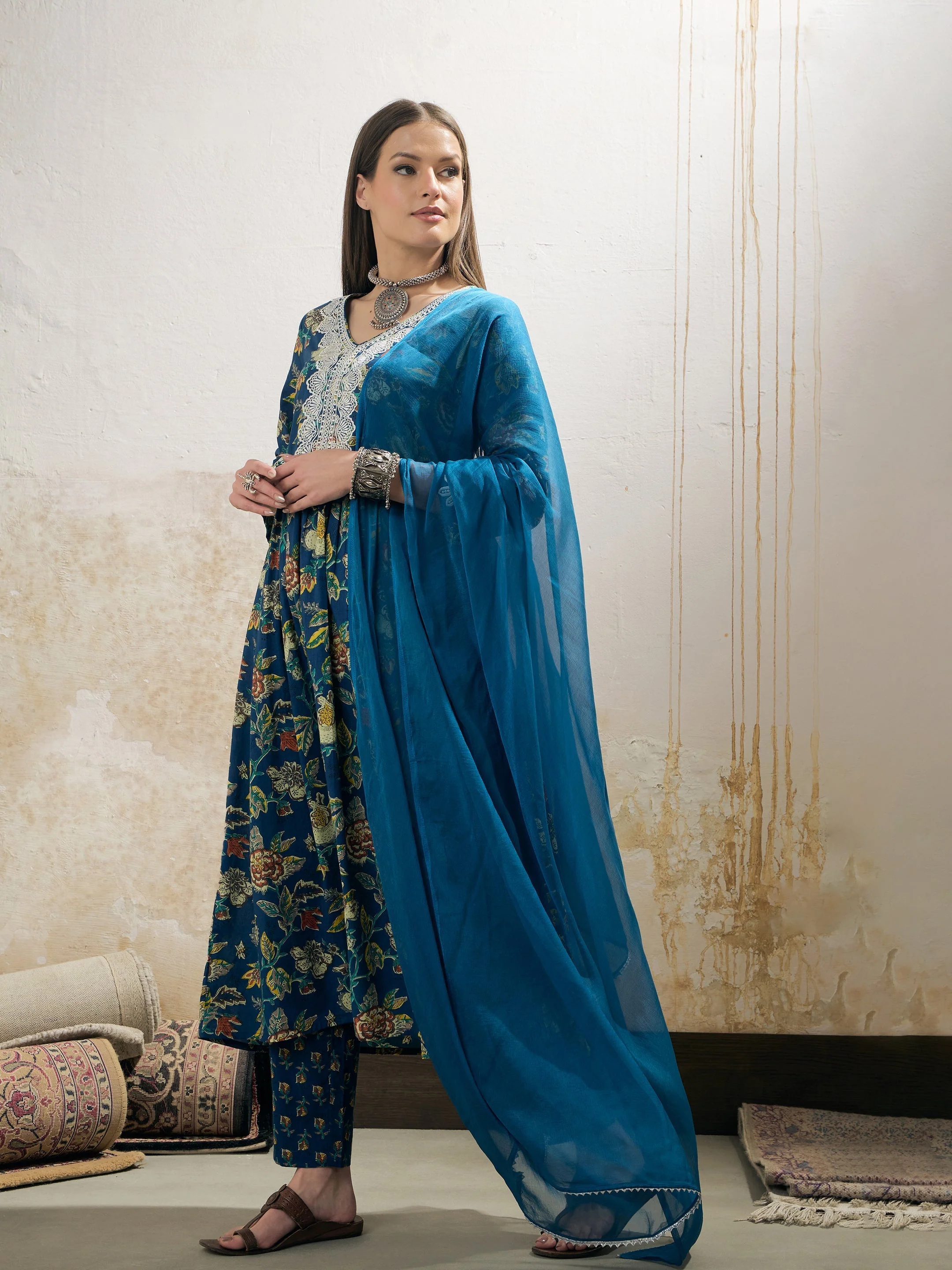 Women Navy Floral Gathered Kurta With Pencil Pants & Dupatta - Image 3