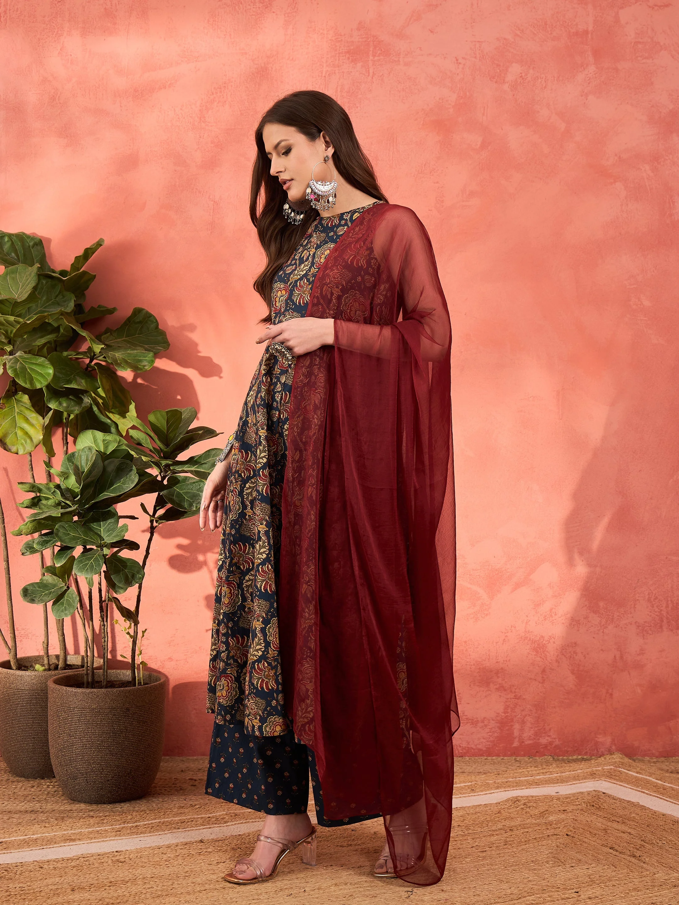 Women Navy Floral Sleeveless Kurta With Pencil Pants & Dupatta - Image 3