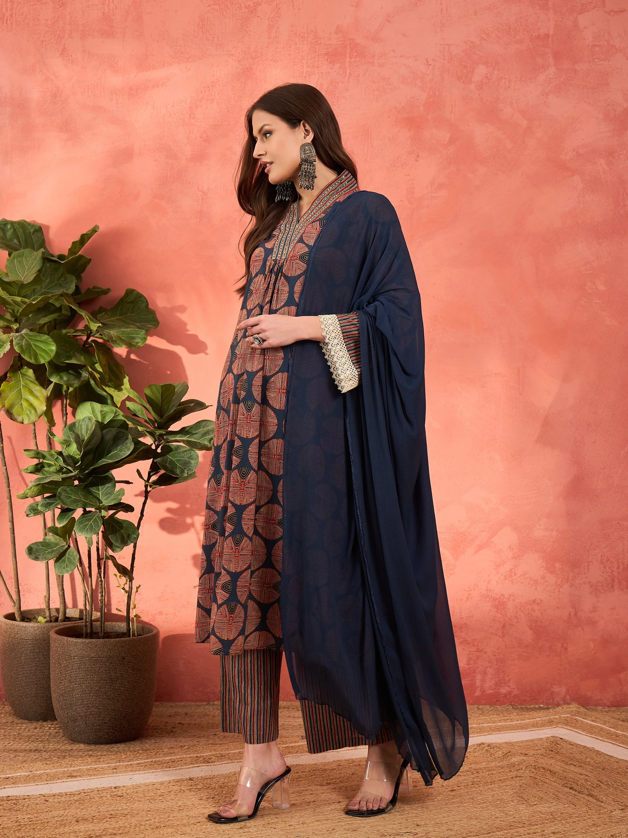 Women Navy Geometric Print Kurta With Pencil Pants & Dupatta - Image 3