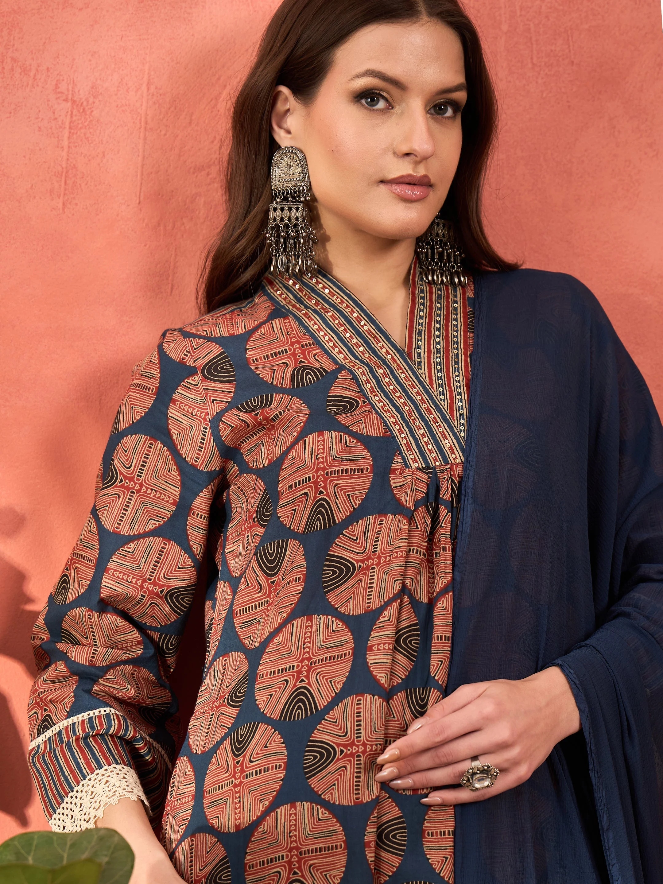 Women Navy Geometric Print Kurta With Pencil Pants & Dupatta - Image 4