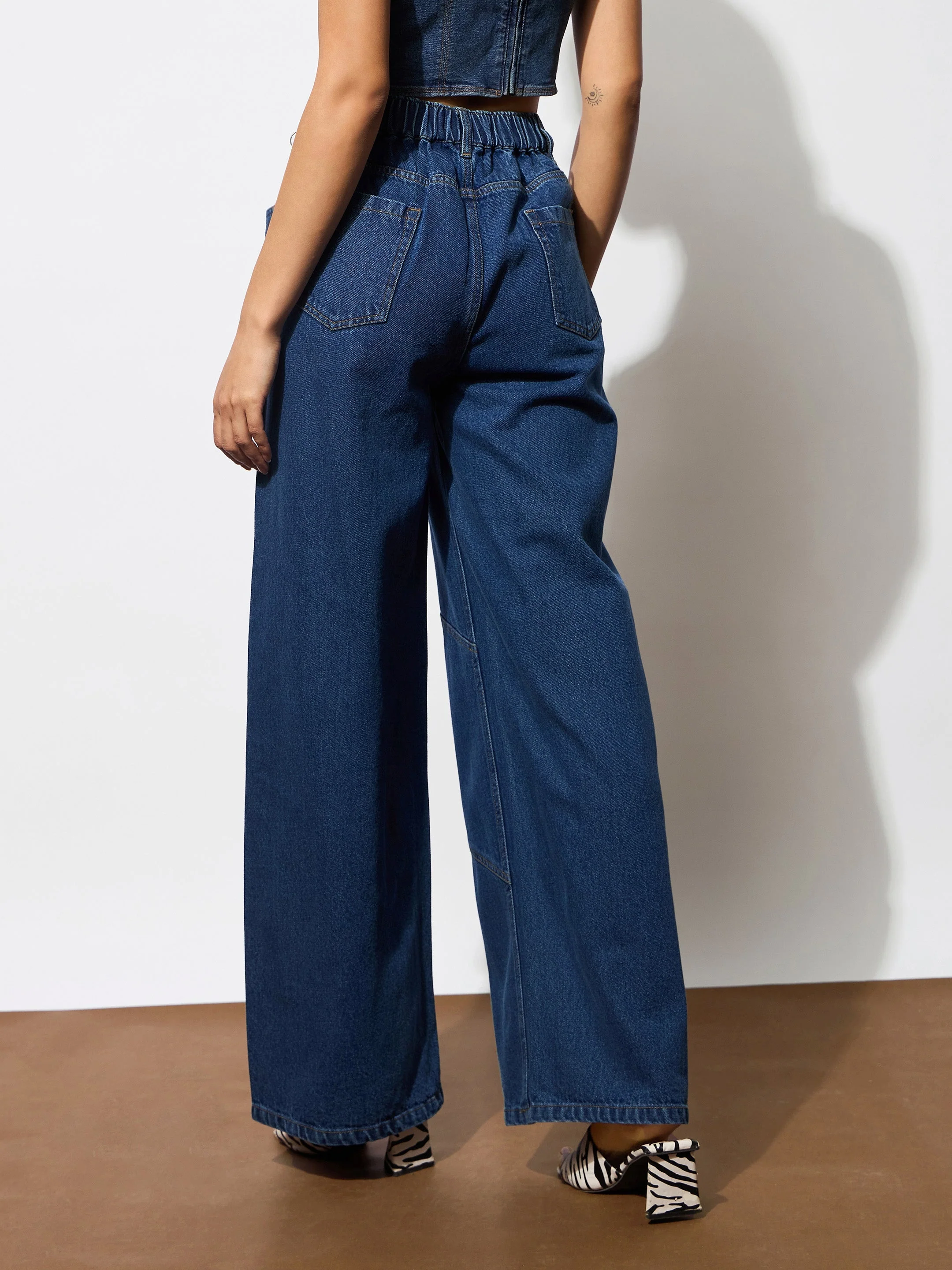 Women Navy High-Rise Stitch Detail Straight Jeans - Image 5