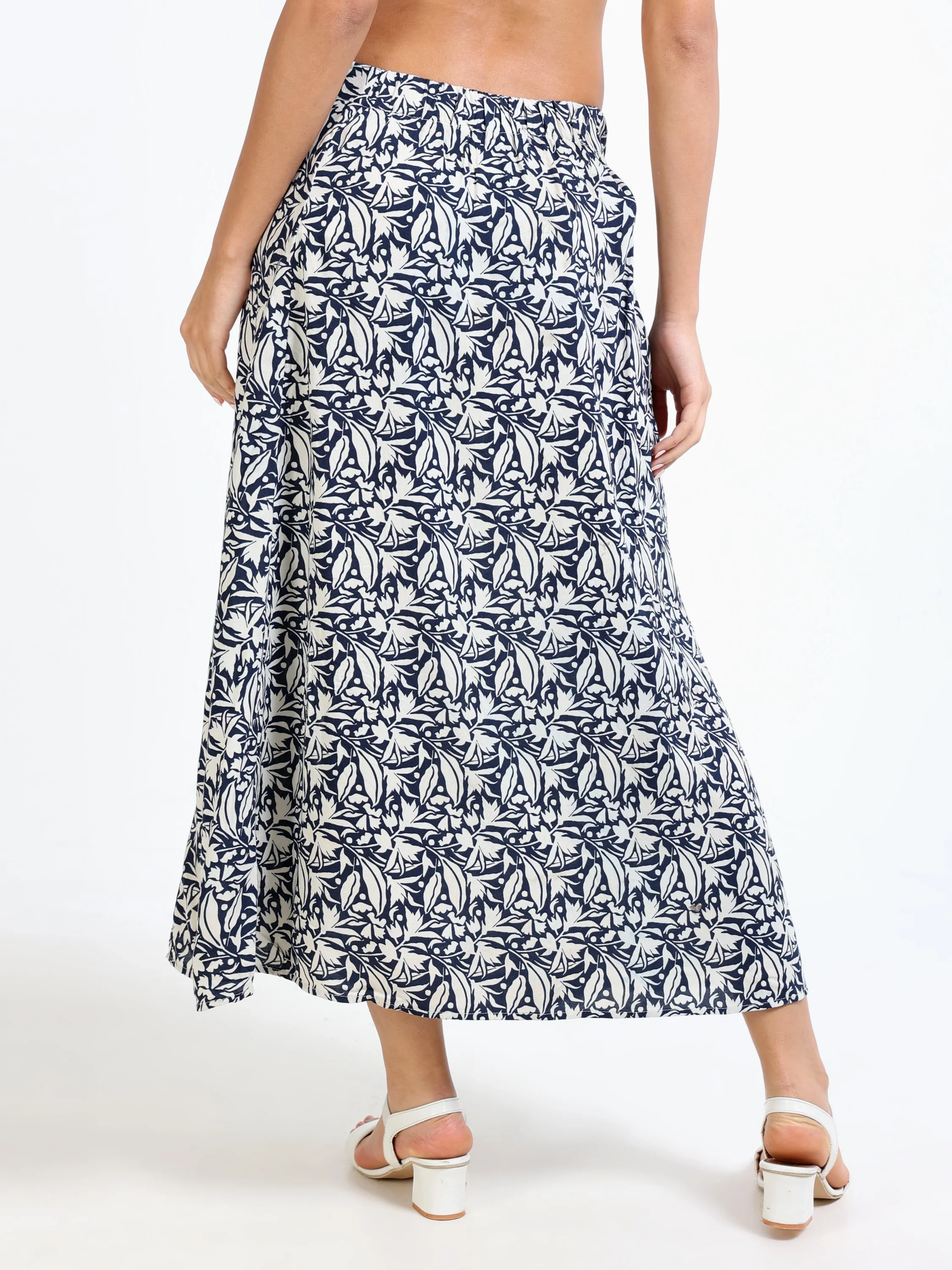 Women Navy Printed Straight Skirt - Image 3