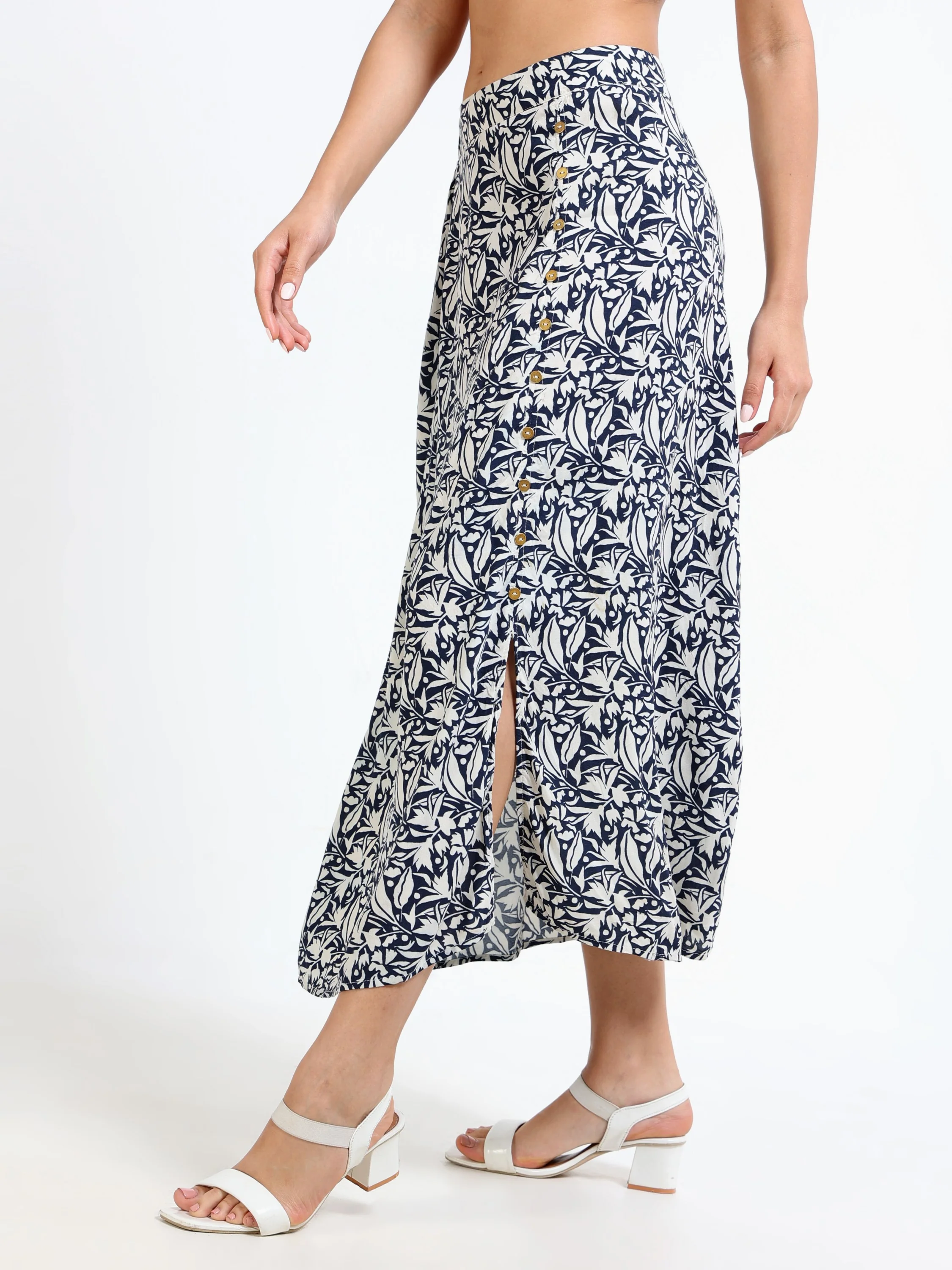 Women Navy Printed Straight Skirt - Image 5