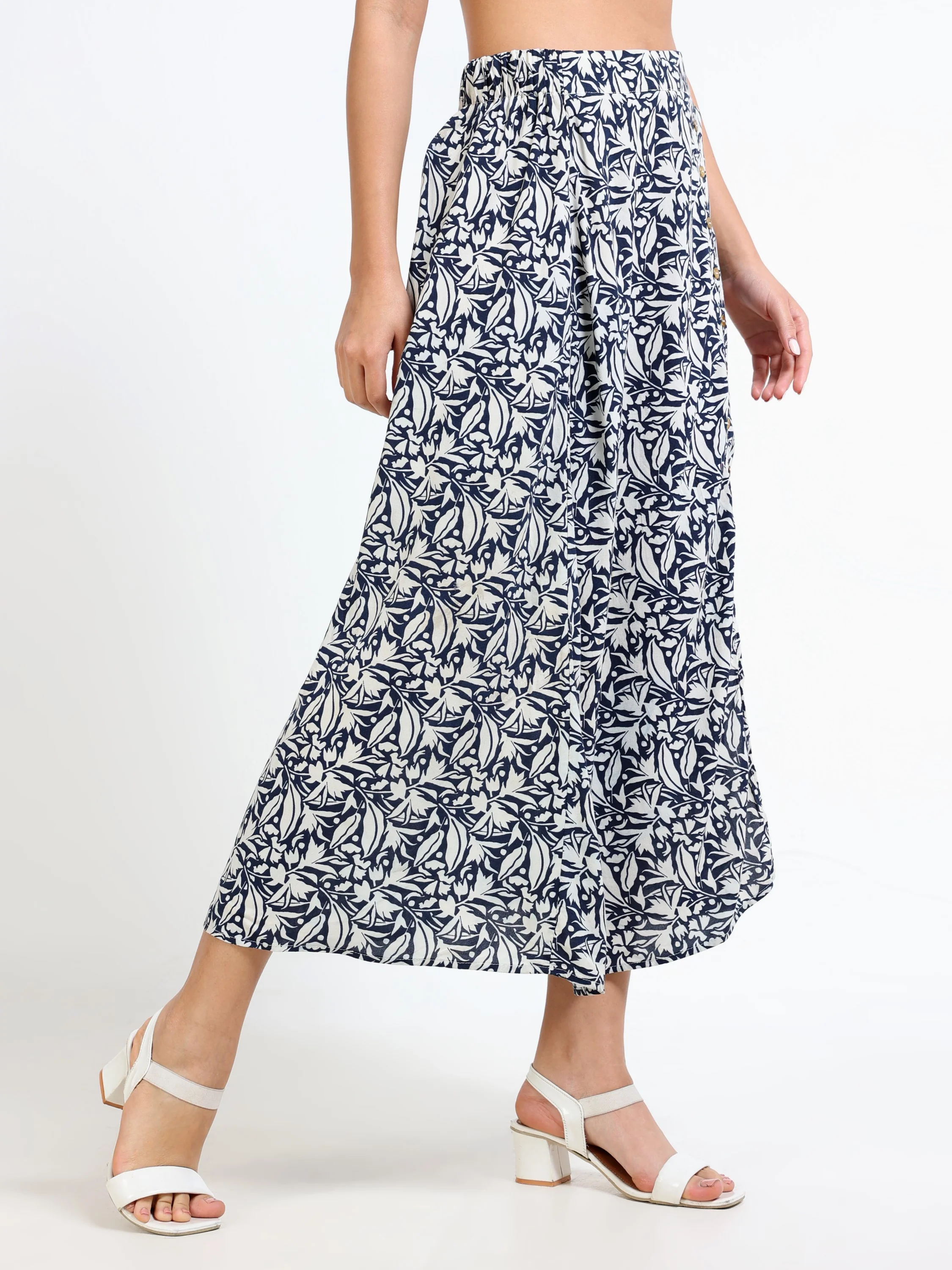Women Navy Printed Straight Skirt - Image 6