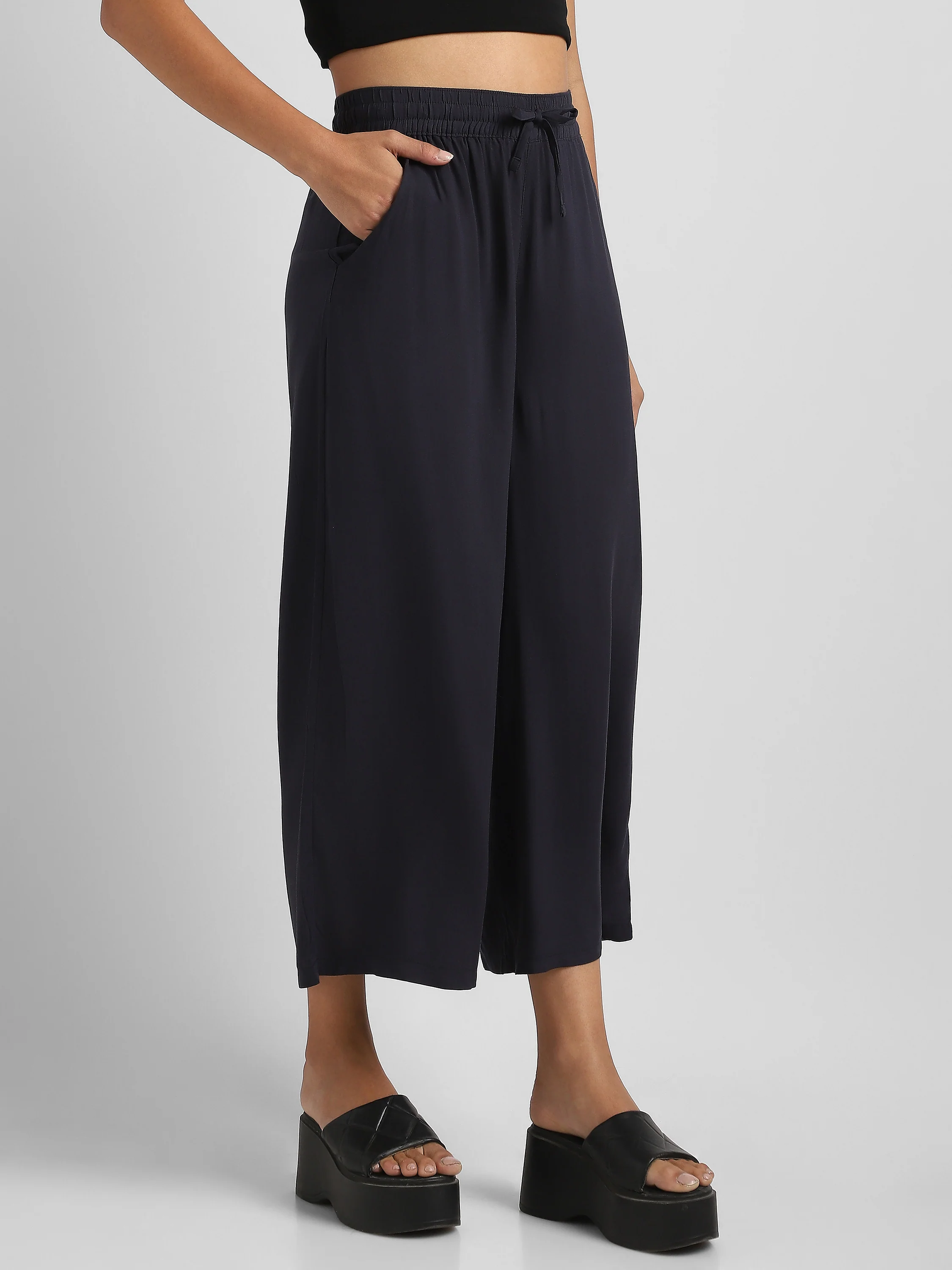 Women Navy  Flowy Wide-Leg Pants with Drawstring - Image 3