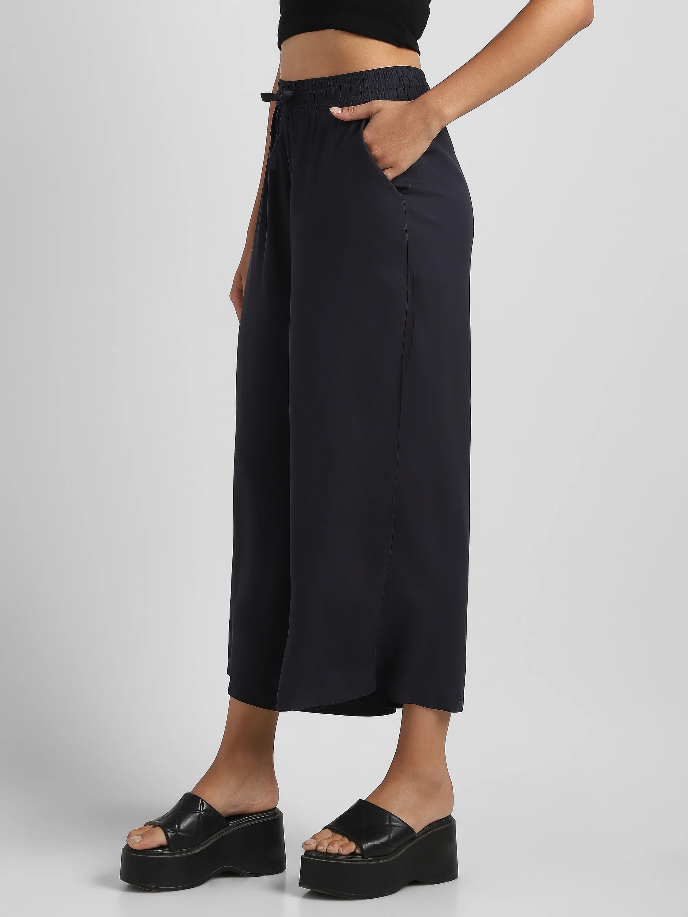 Women Navy  Flowy Wide-Leg Pants with Drawstring - Image 5
