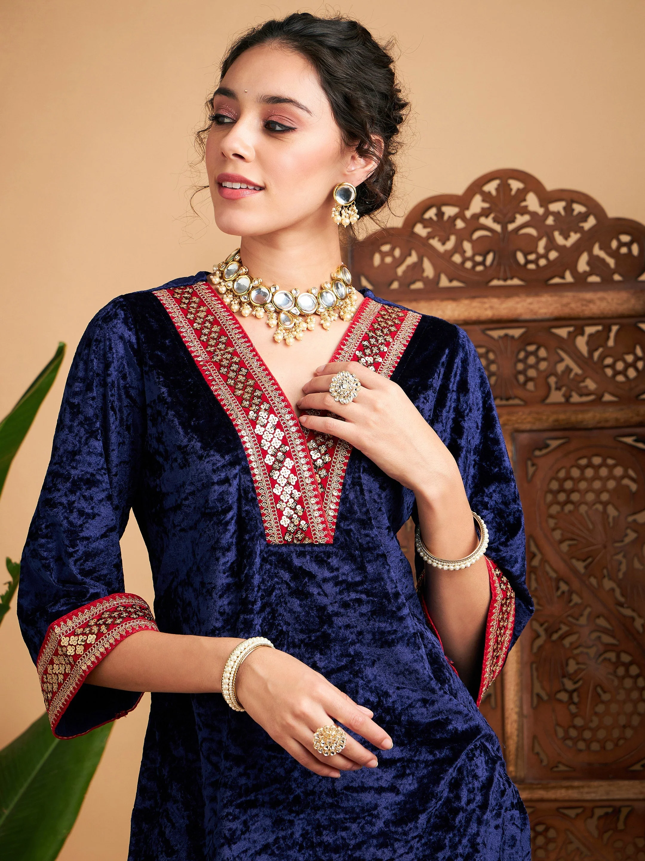 Women Navy Velvet Embroidered Short Kurta With Pants - Image 4