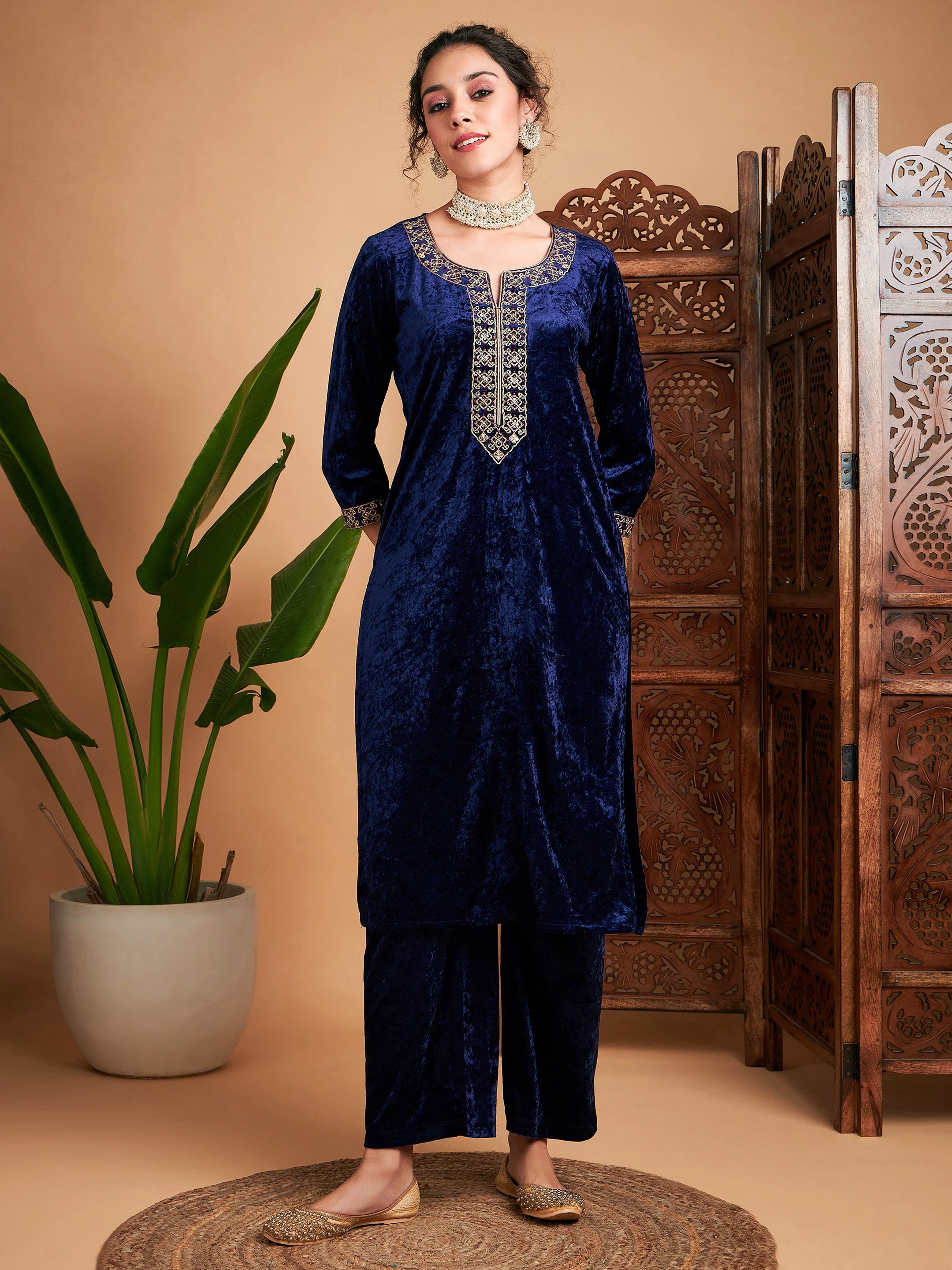 Women Navy Velvet Embroidered Straight Kurta - Image 2