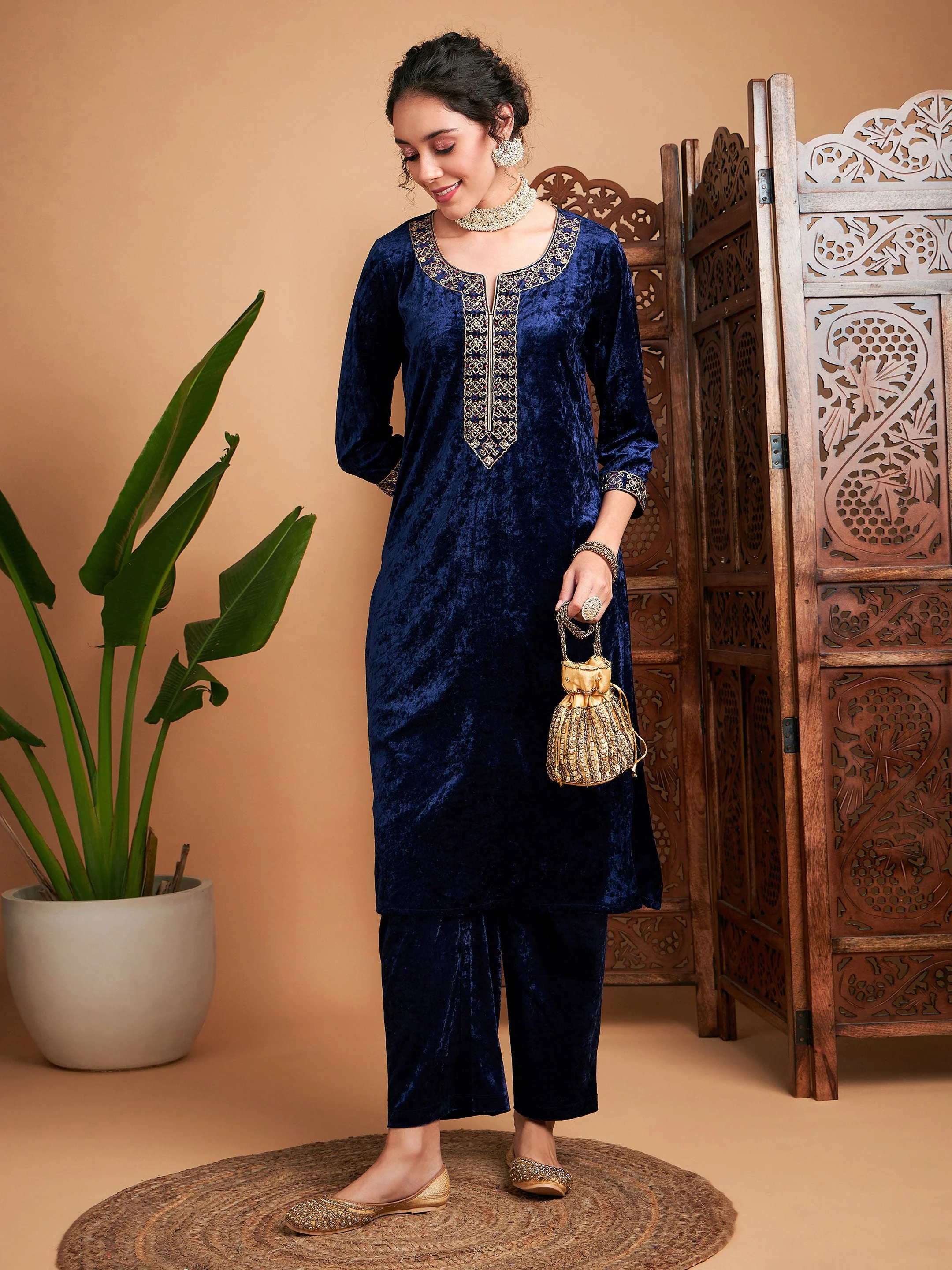 Women Navy Velvet Embroidered Straight Kurta - Image 6