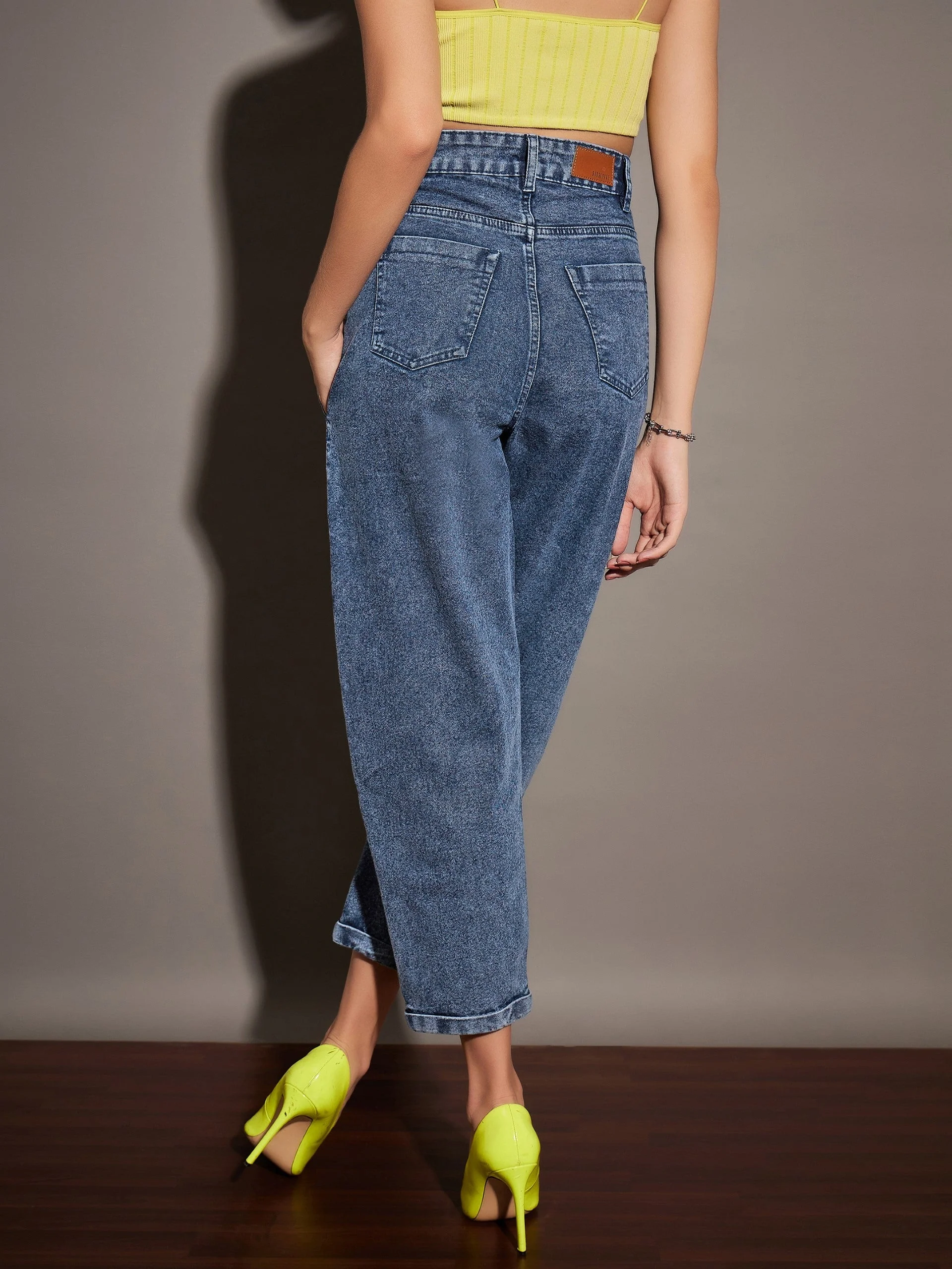 Women Navy Washed Balloon Fit Jeans - Image 5