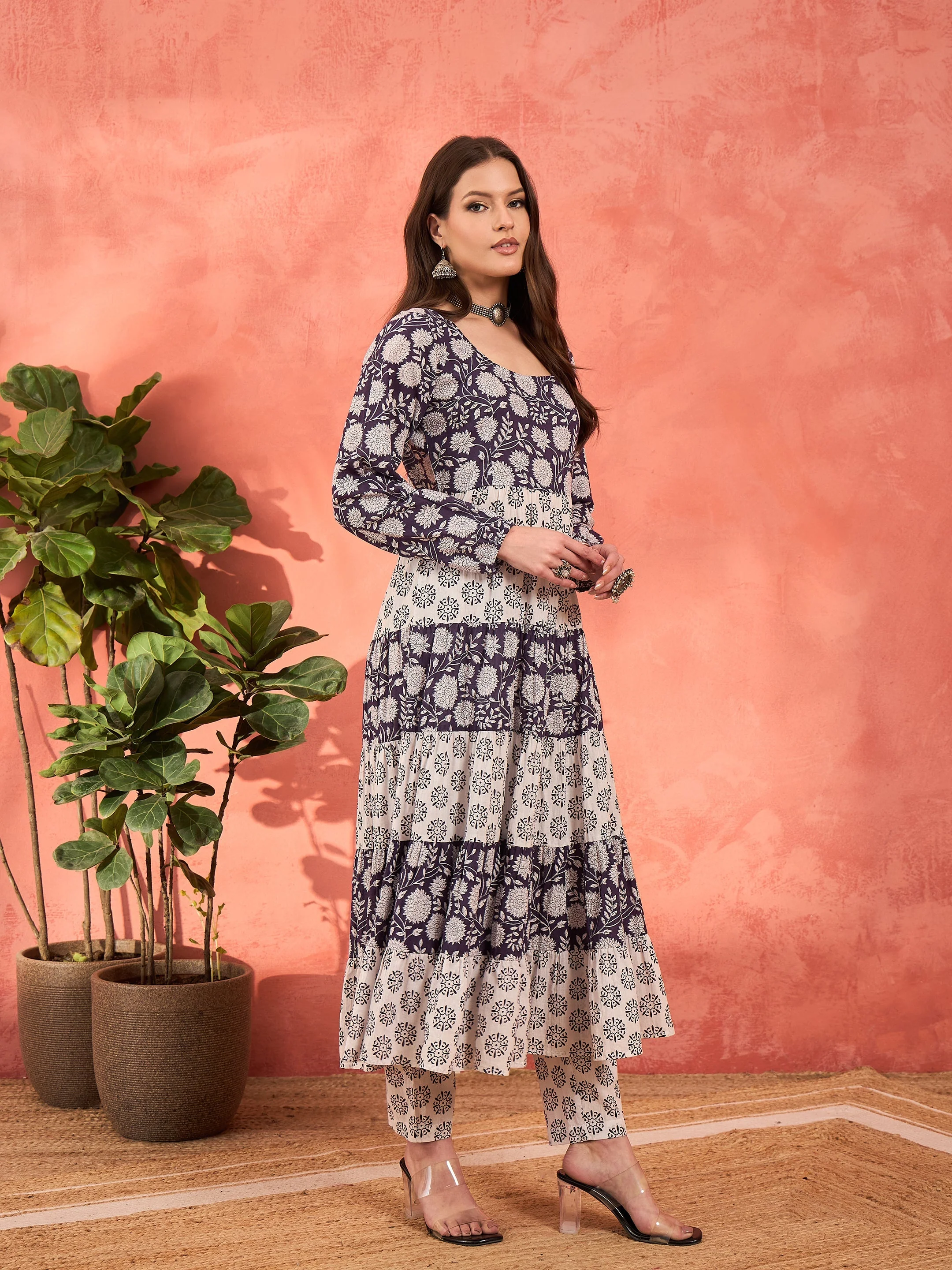 Women Navy & White Cambric Tired Kurta With Pencil Pants - Image 3