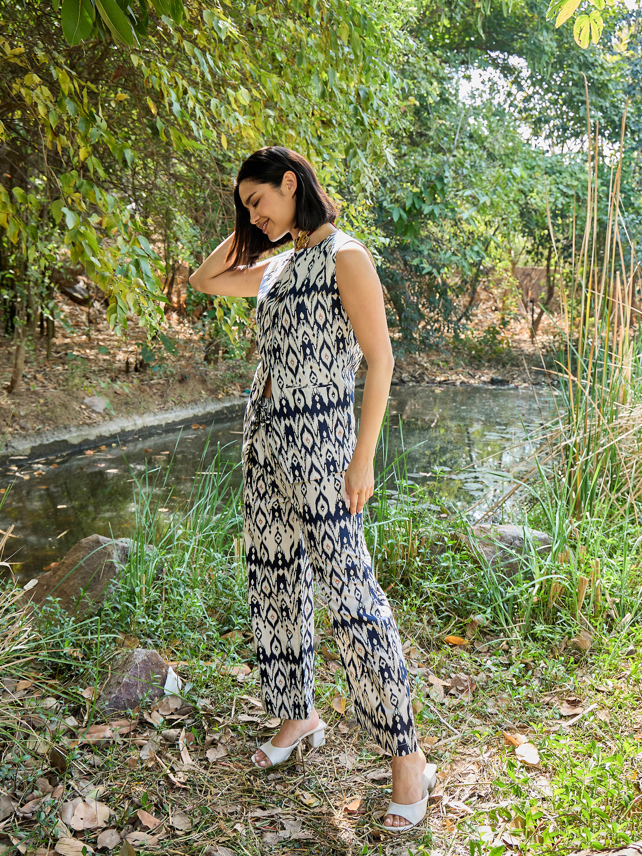 Women Navy & White Waistcoat With Pants - Image 4