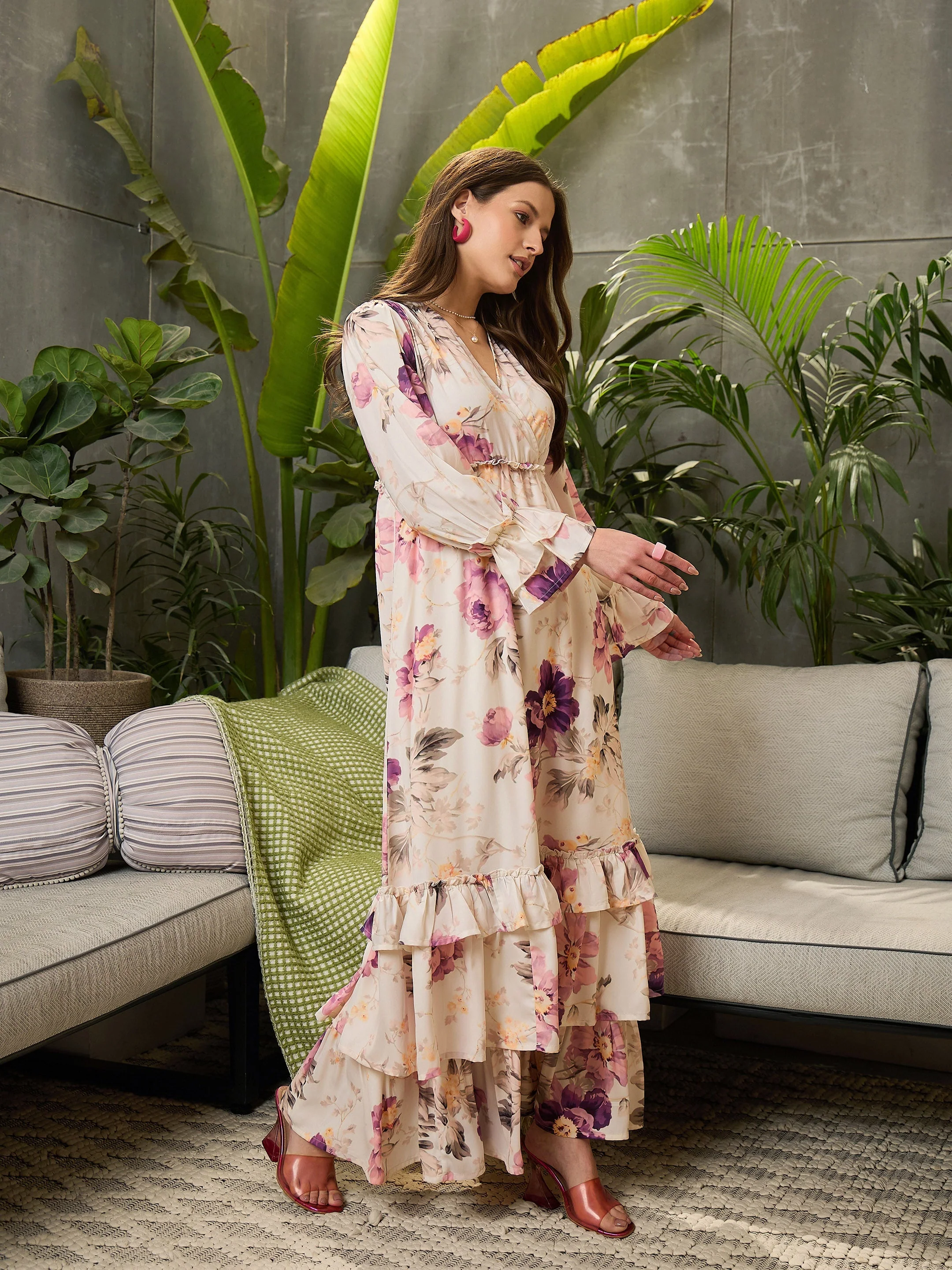 Women Off-White Floral V-Neck Flared Maxi Dress - Image 3