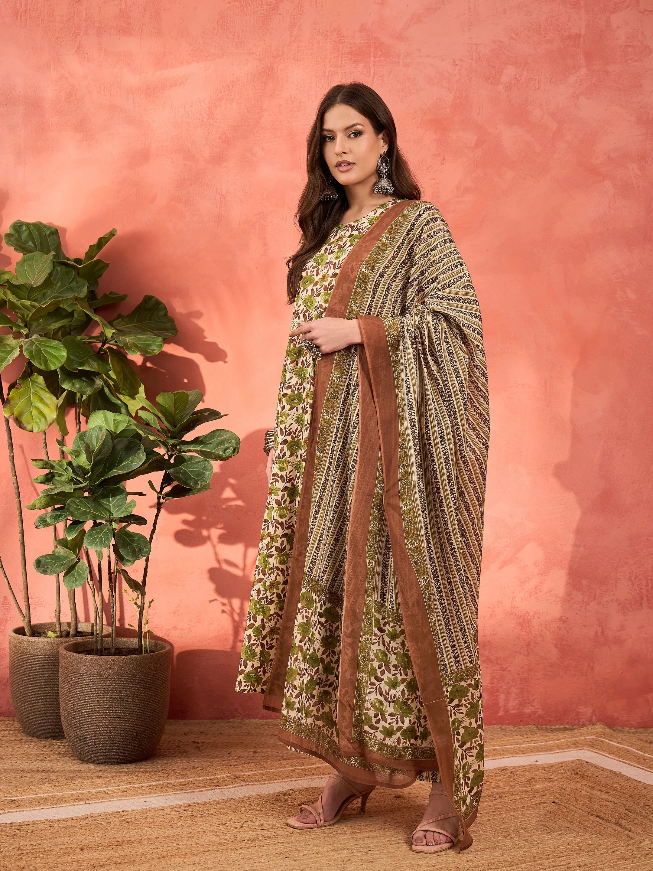 Women Off White & Green Floral Anarkali Kurta With Pencil Pants & Dupatta - Image 3