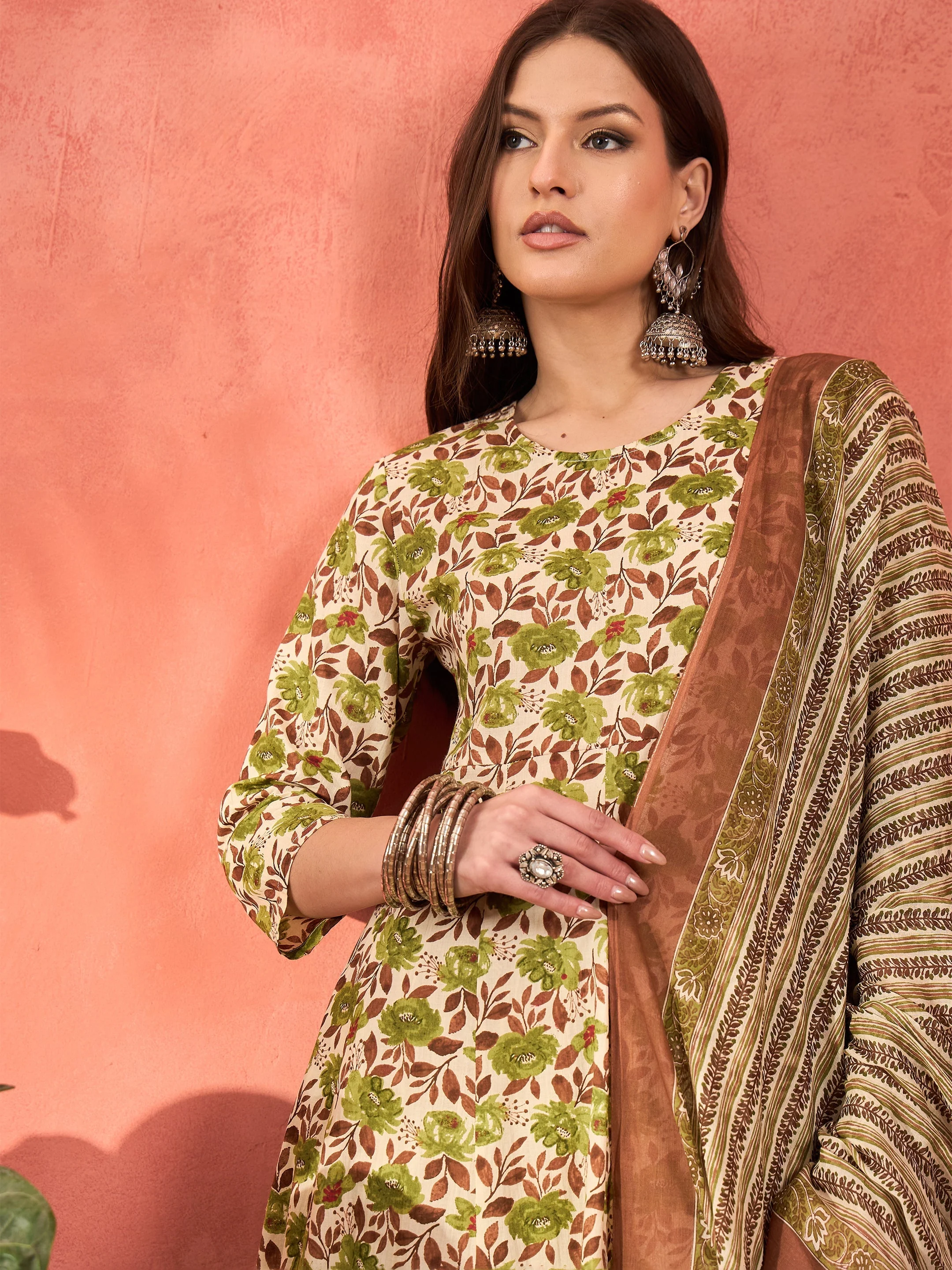 Women Off White & Green Floral Anarkali Kurta With Pencil Pants & Dupatta - Image 4