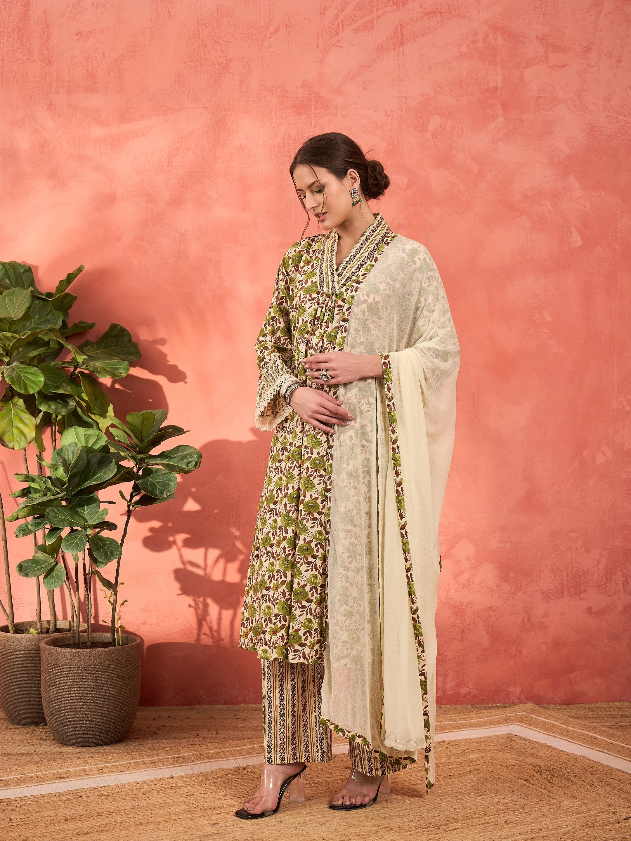 Women Off White & Green Floral Kurta With Pencil Pants & Dupatta - Image 3