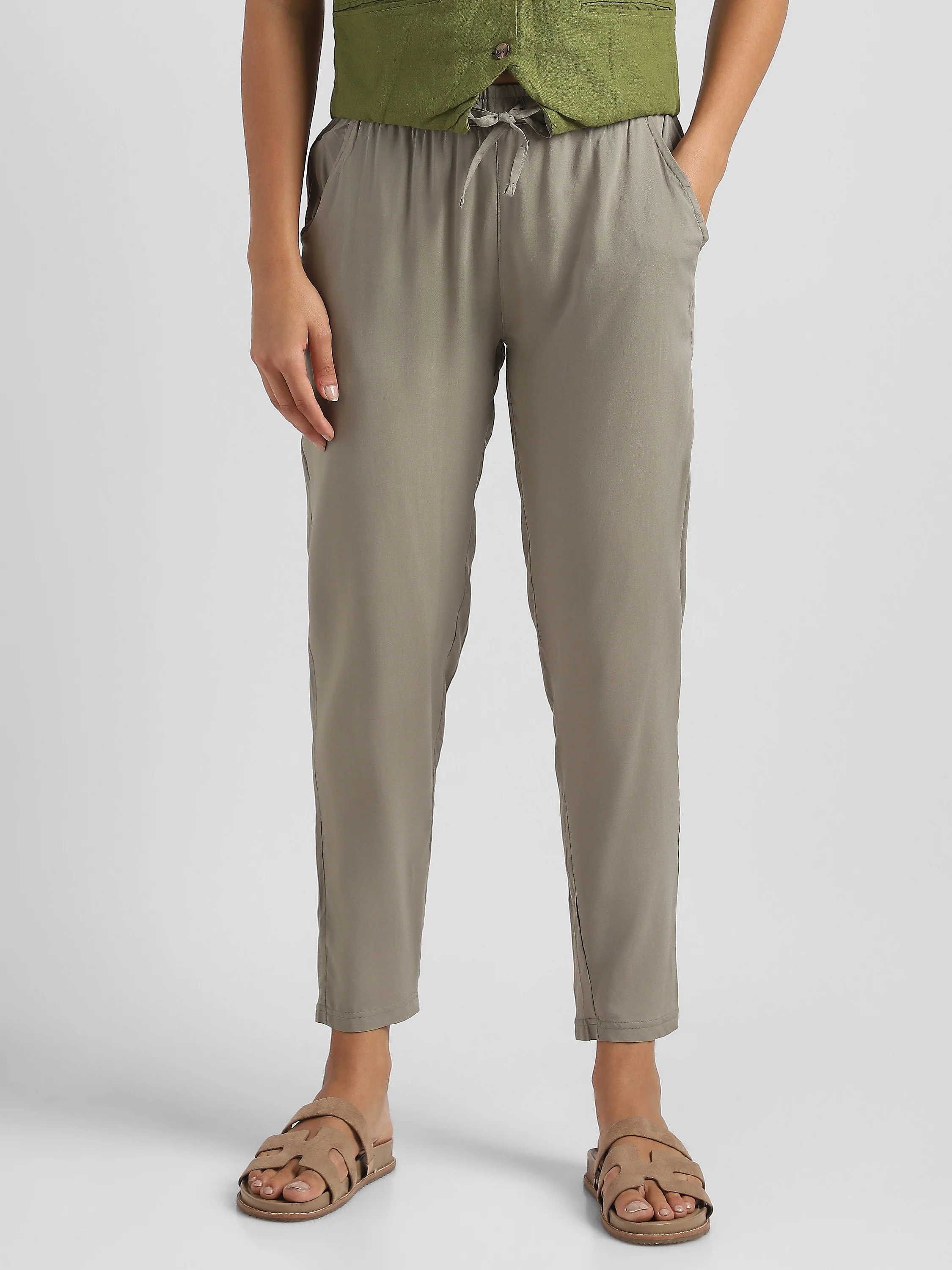 Women Olive Straight fit pants - Image 3