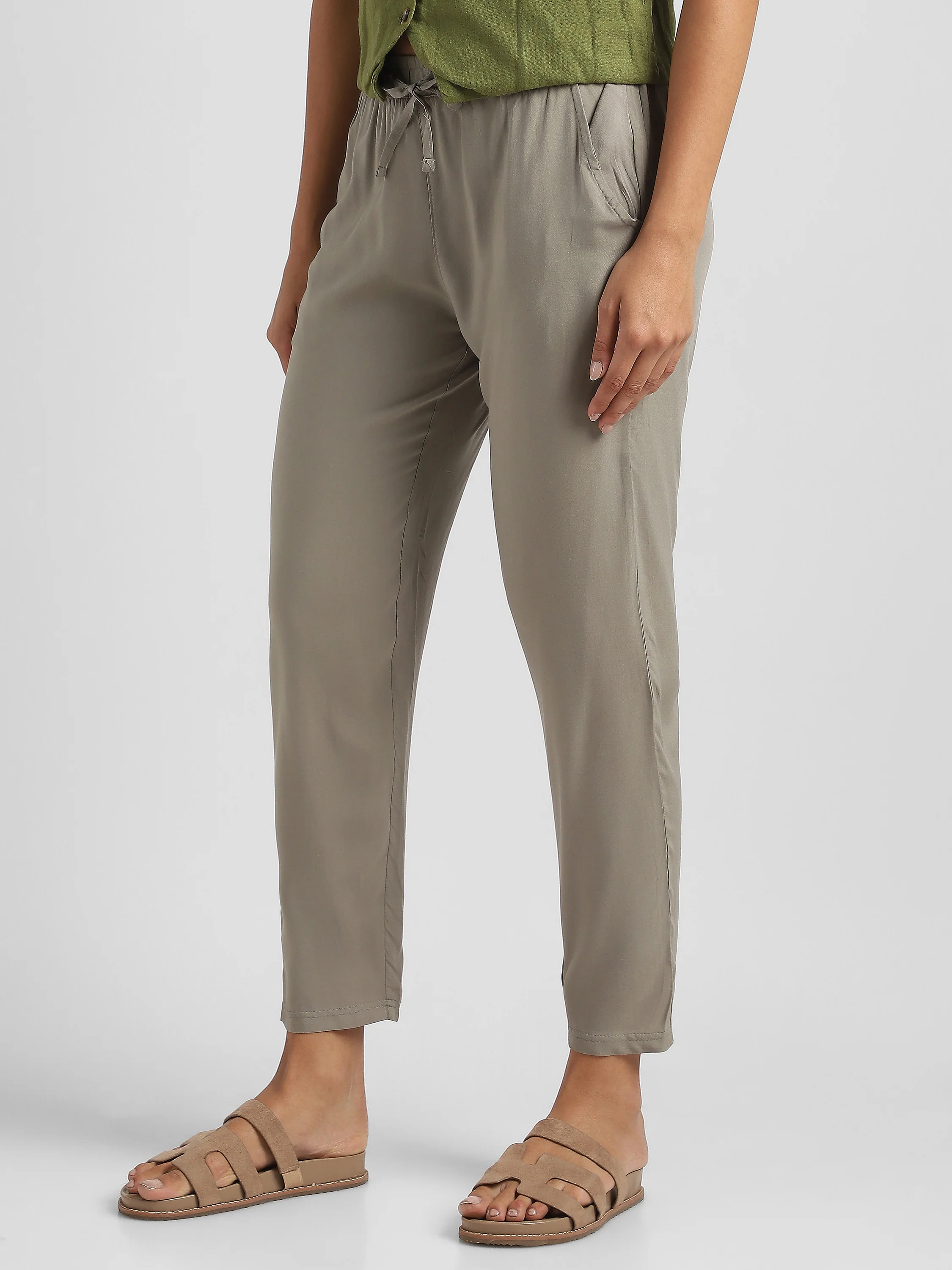 Women Olive Straight fit pants - Image 4