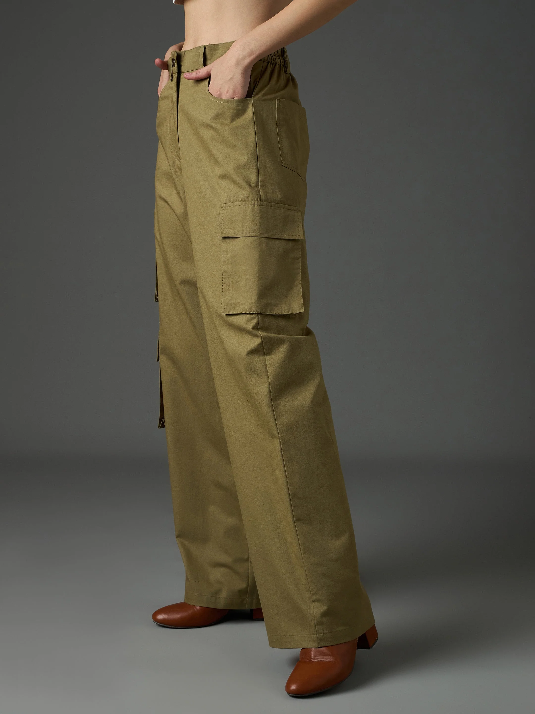 Women Olive Twill Box Pocket Straight Cargo Pants - Image 3