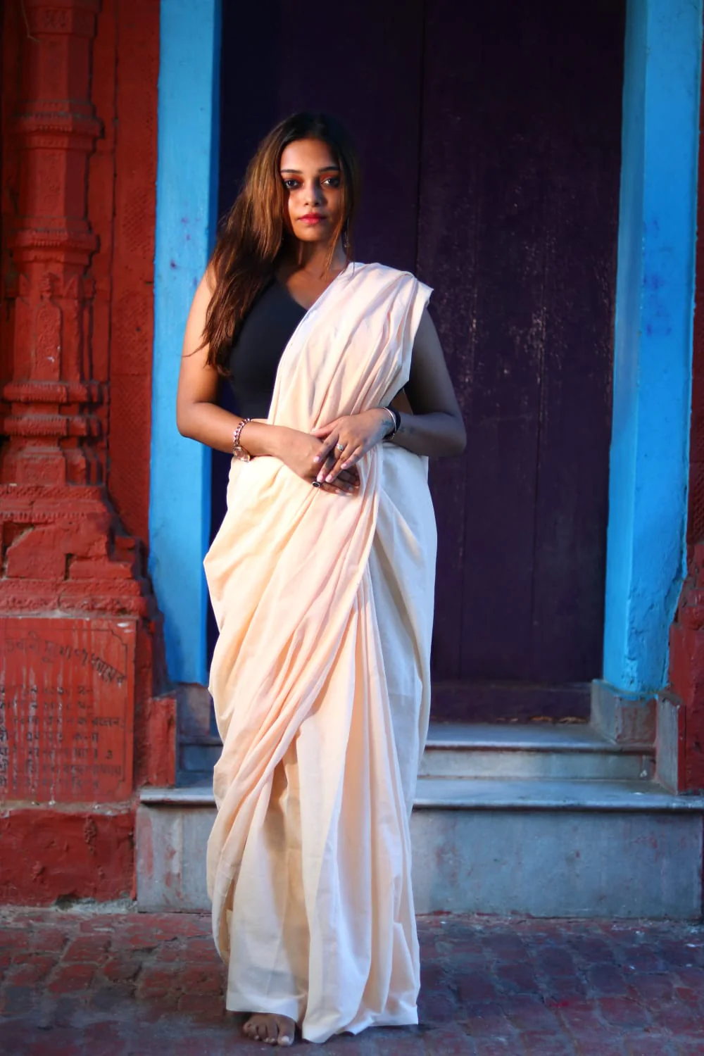 Women Peach Solid Cotton Saree - Image 4