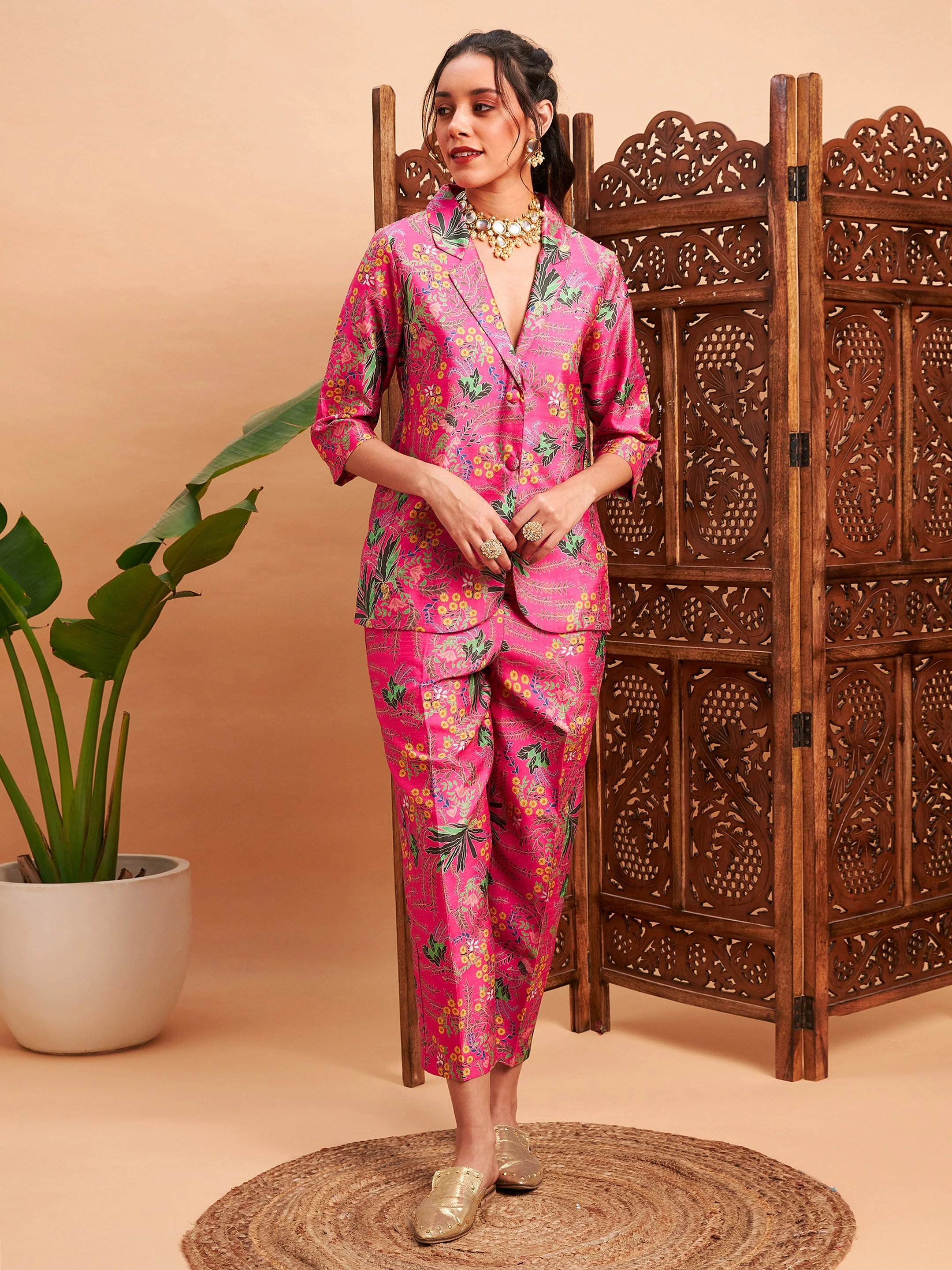 Women Pink Floral Blazer With Straight Pants - Image 2