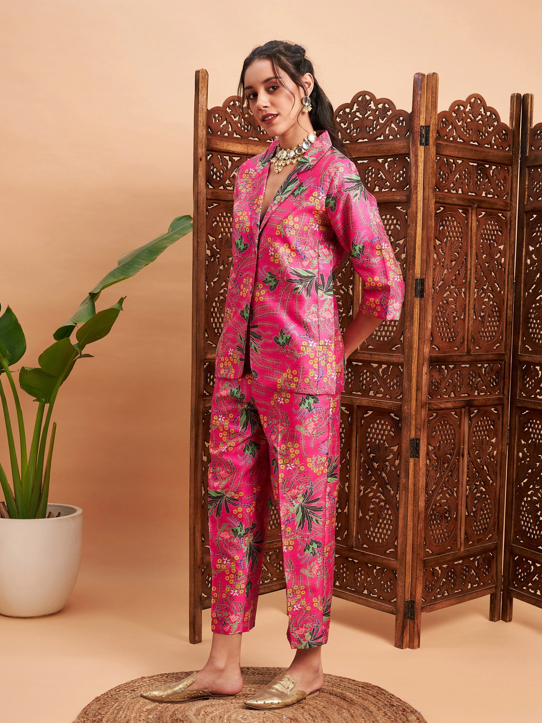 Women Pink Floral Blazer With Straight Pants - Image 3