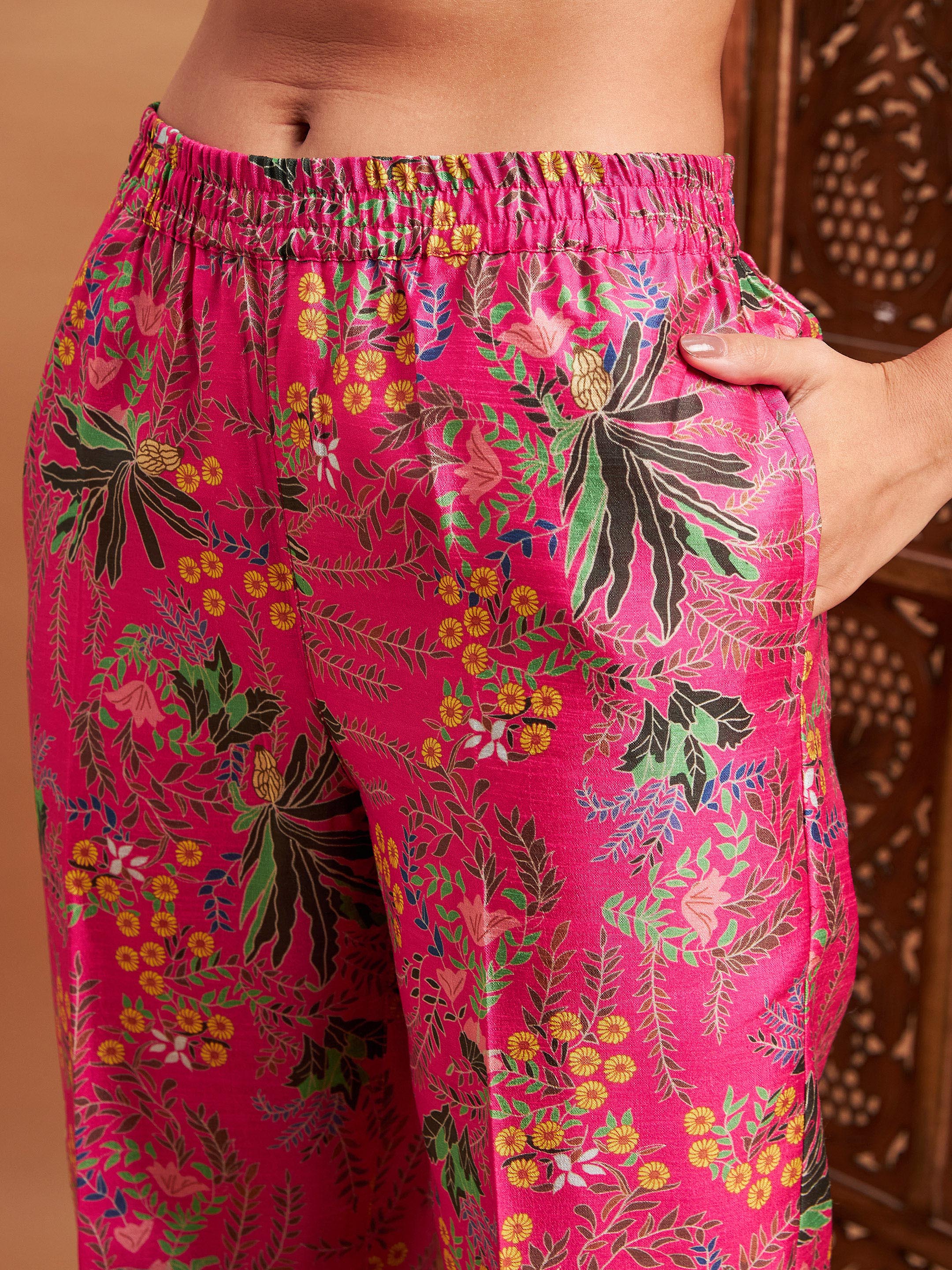 Women Pink Floral Blazer With Straight Pants - Image 5