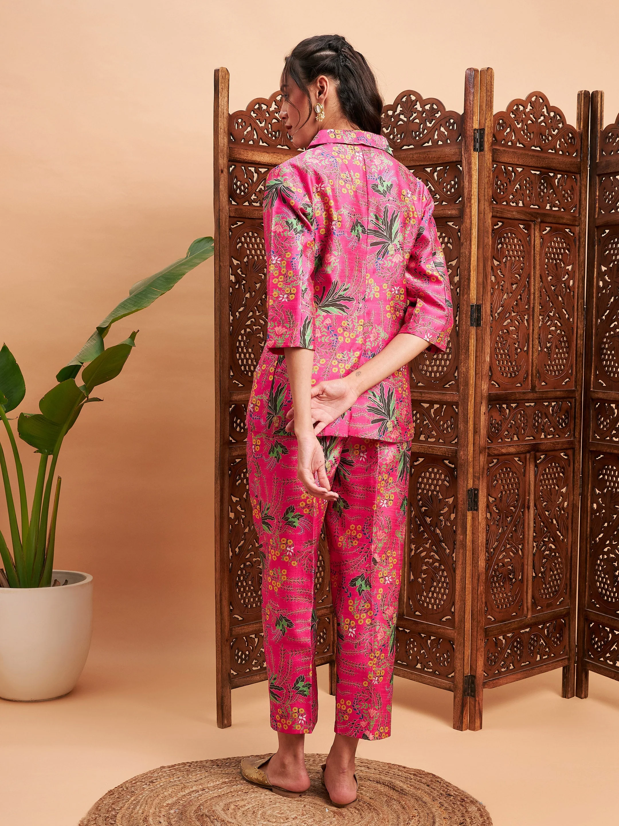 Women Pink Floral Blazer With Straight Pants - Image 6