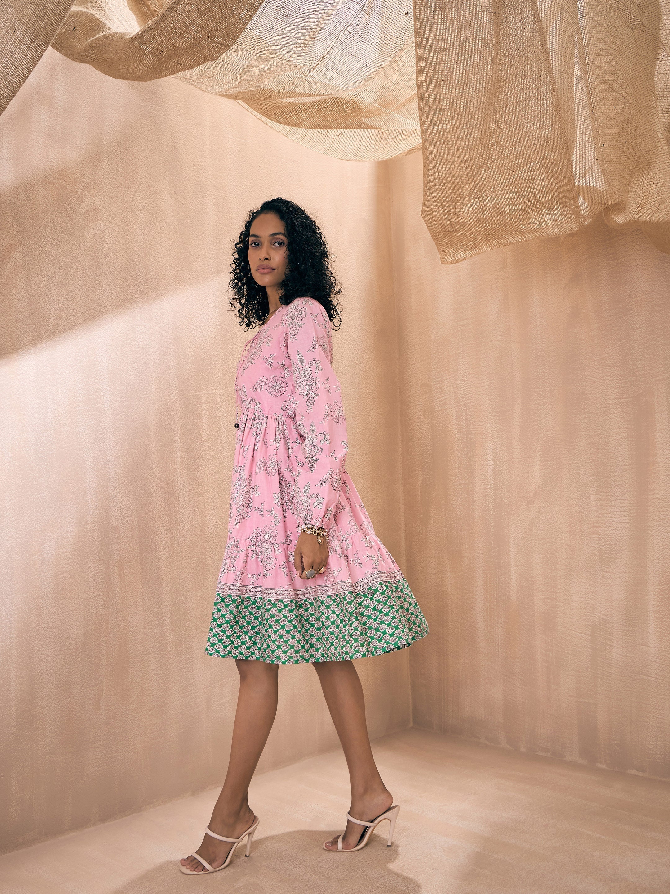 Women Pink Floral Contrast Border Skater Dress - Image 3