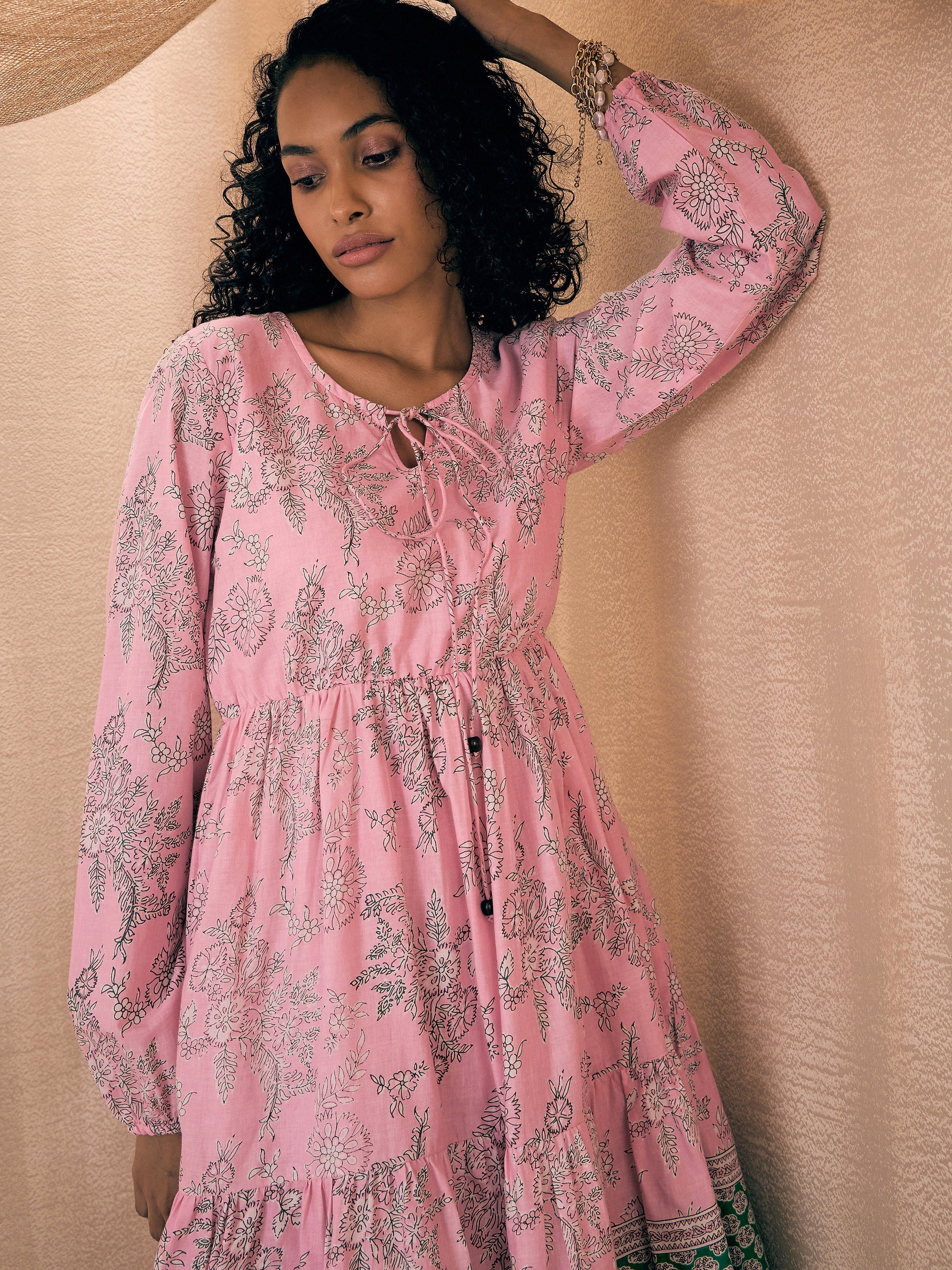 Women Pink Floral Contrast Border Skater Dress - Image 4