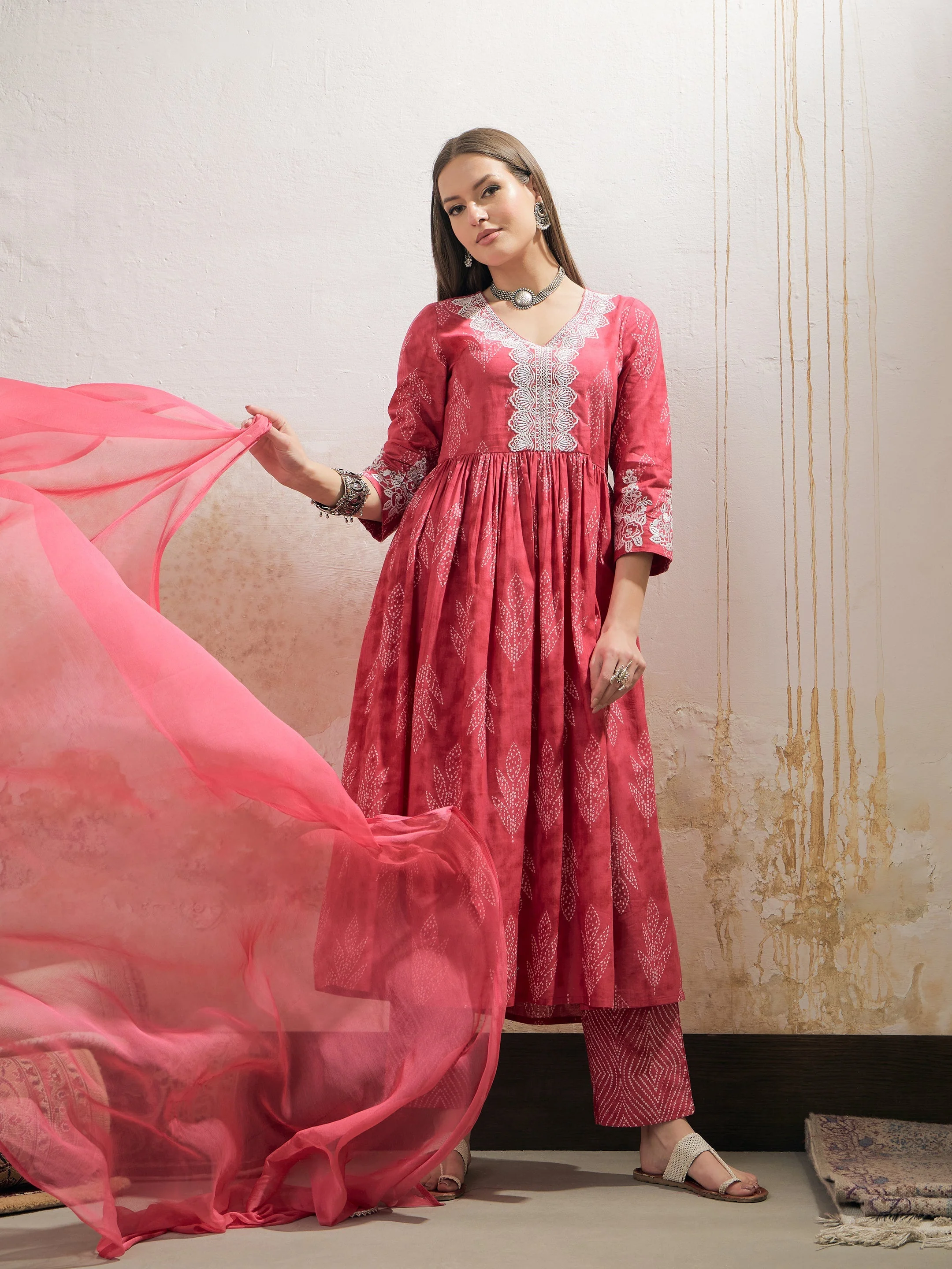 Women Pink Floral Gathered Kurta With Pencil Pants & Dupatta - Image 2