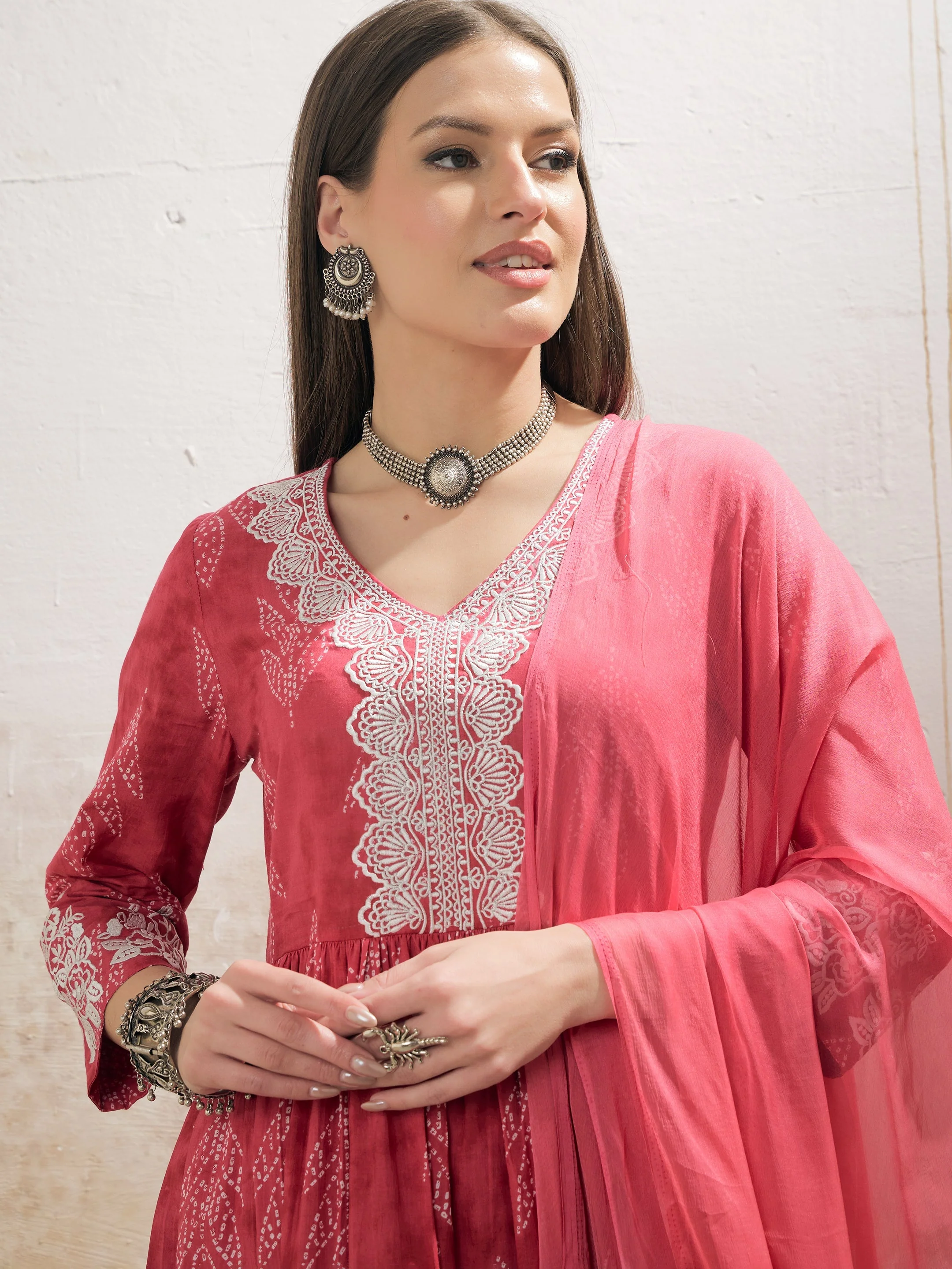 Women Pink Floral Gathered Kurta With Pencil Pants & Dupatta - Image 4