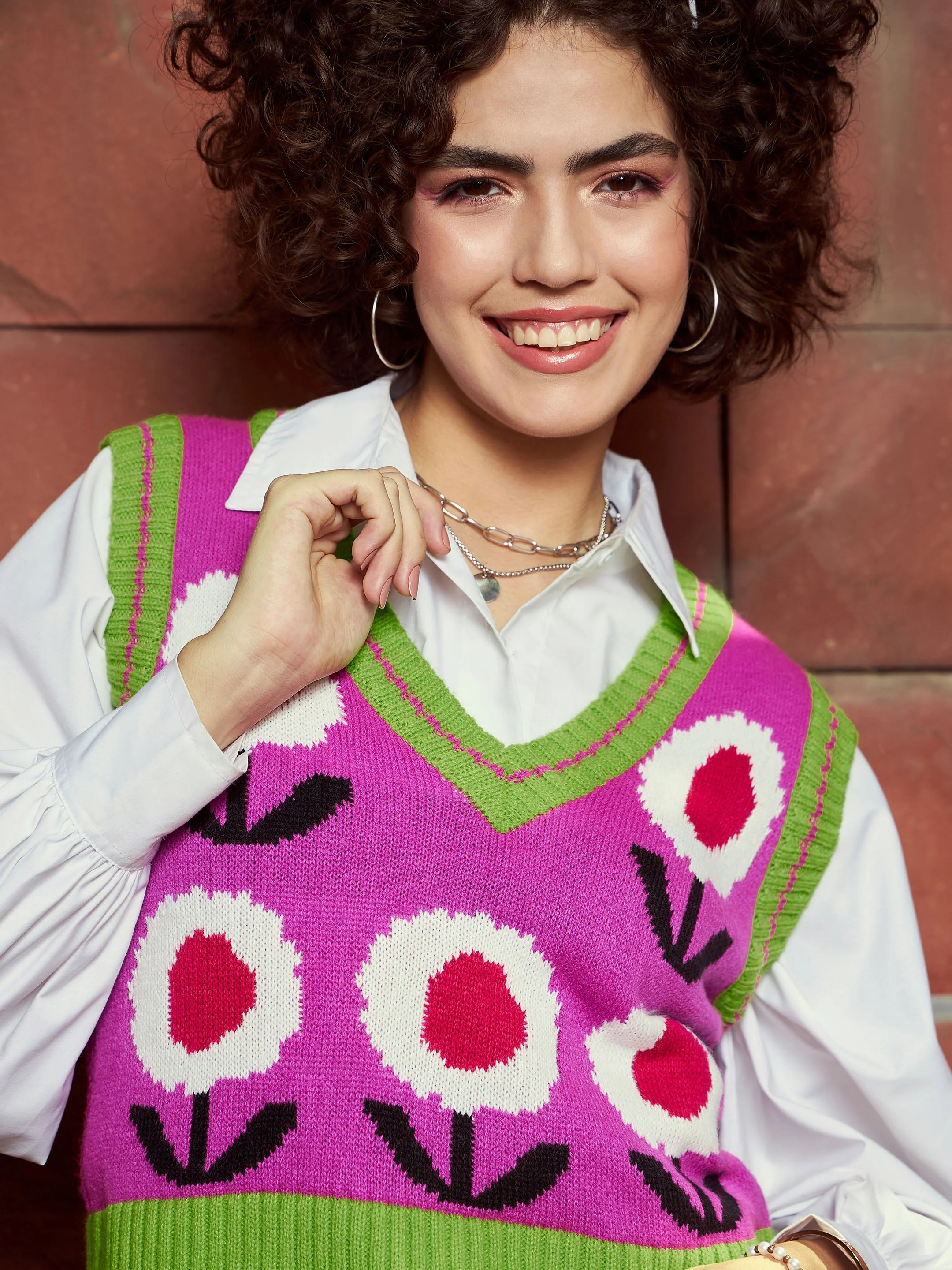 Women Pink Floral V-Neck Sleeveless Sweater - Image 3