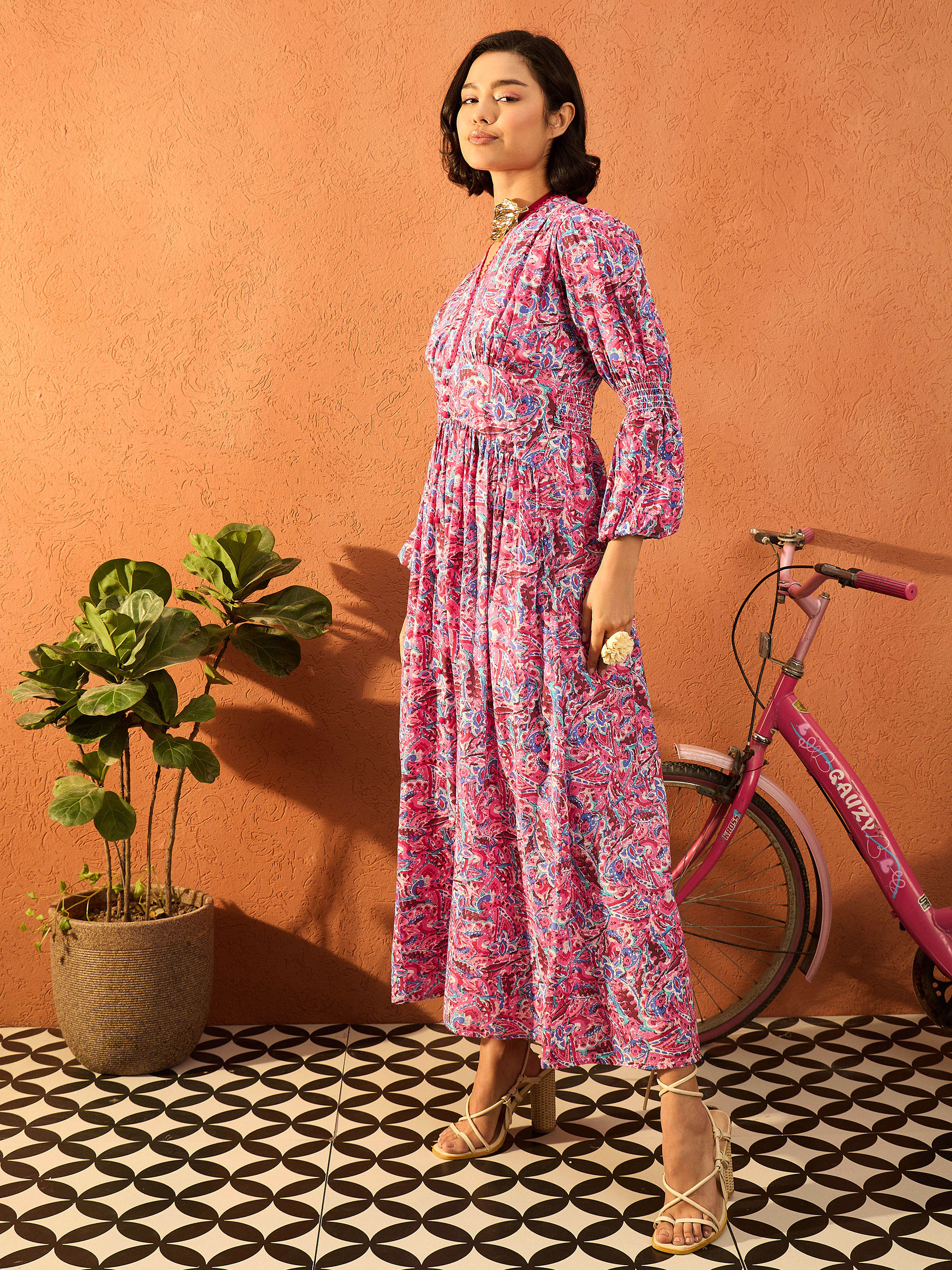 Women Pink Paisley V-Neck Gathered Maxi Dress - Image 5