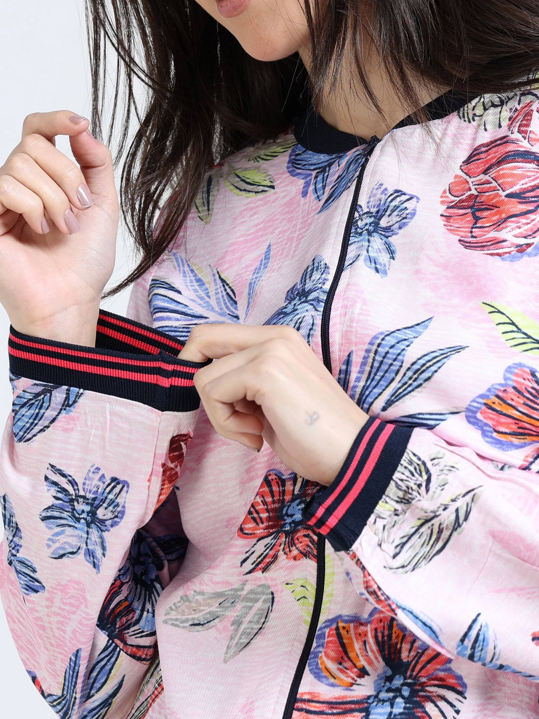 Women Pink Printed Relaxed Jacket - Image 4
