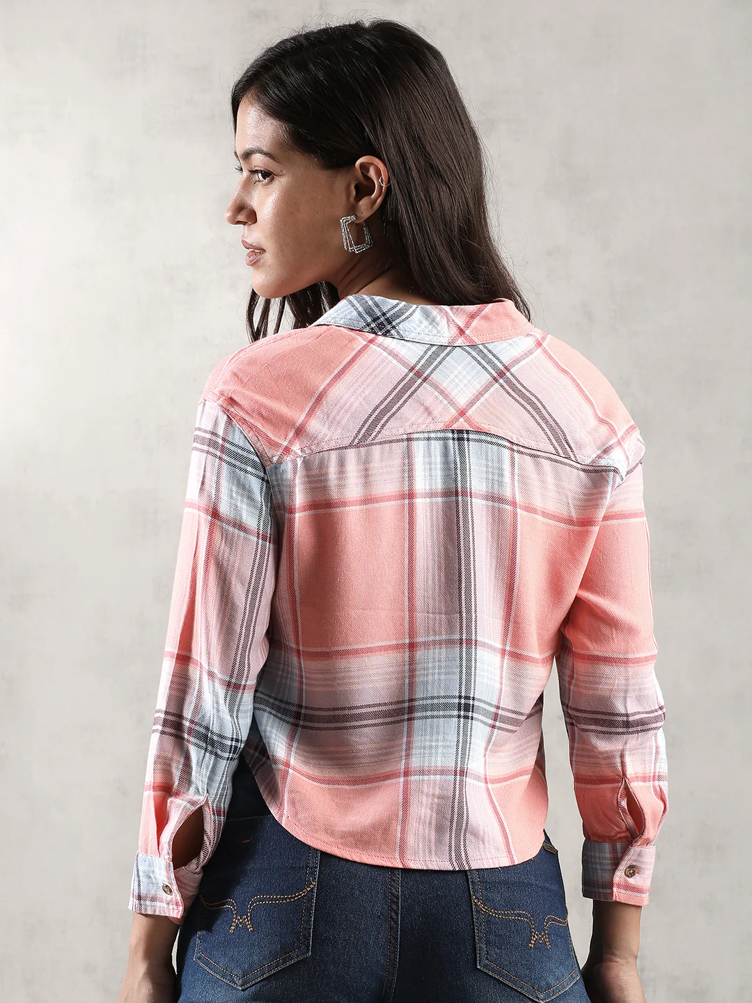Women Pink Checked Cropped Shirt - Image 4