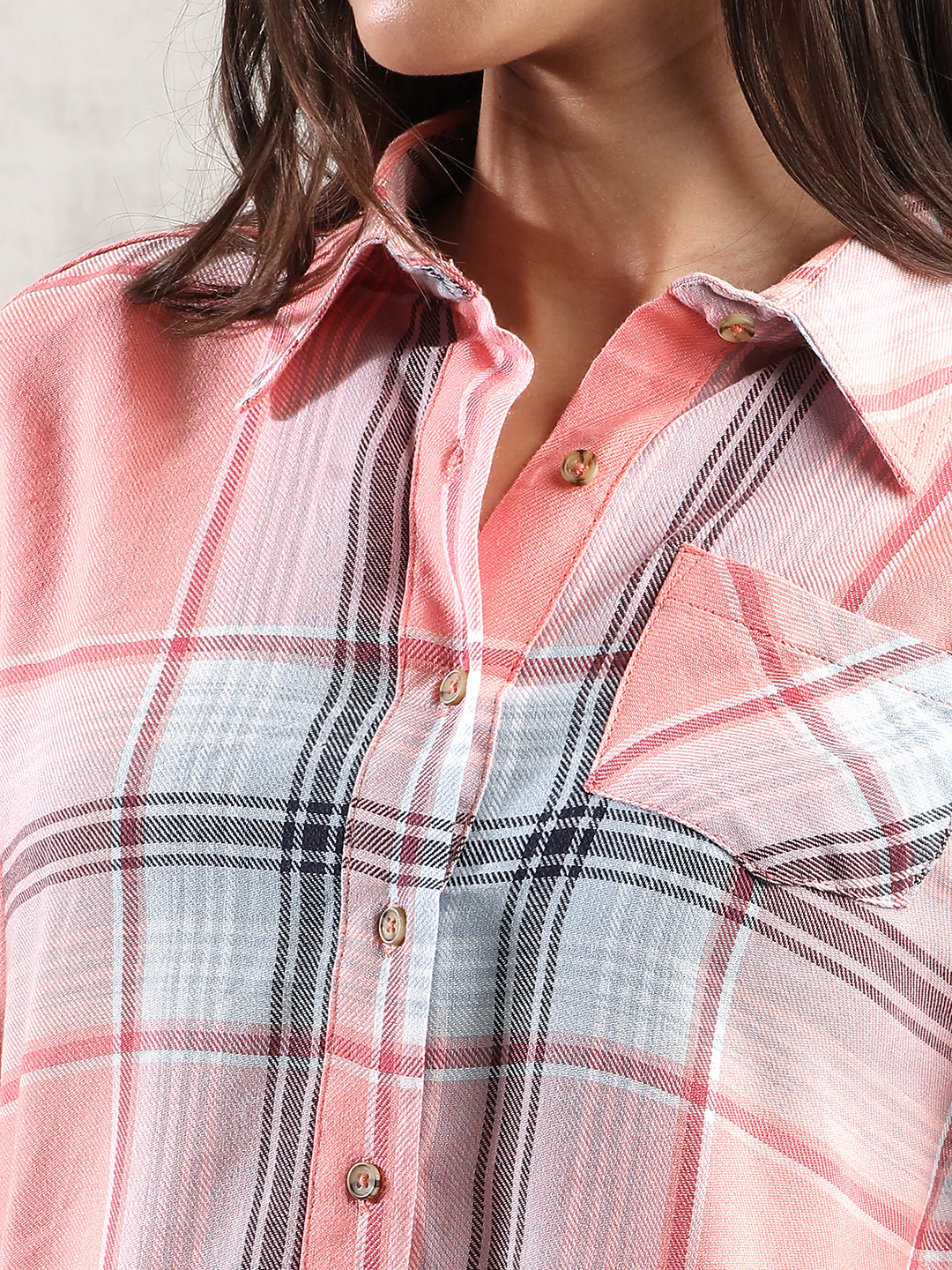 Women Pink Checked Cropped Shirt - Image 6