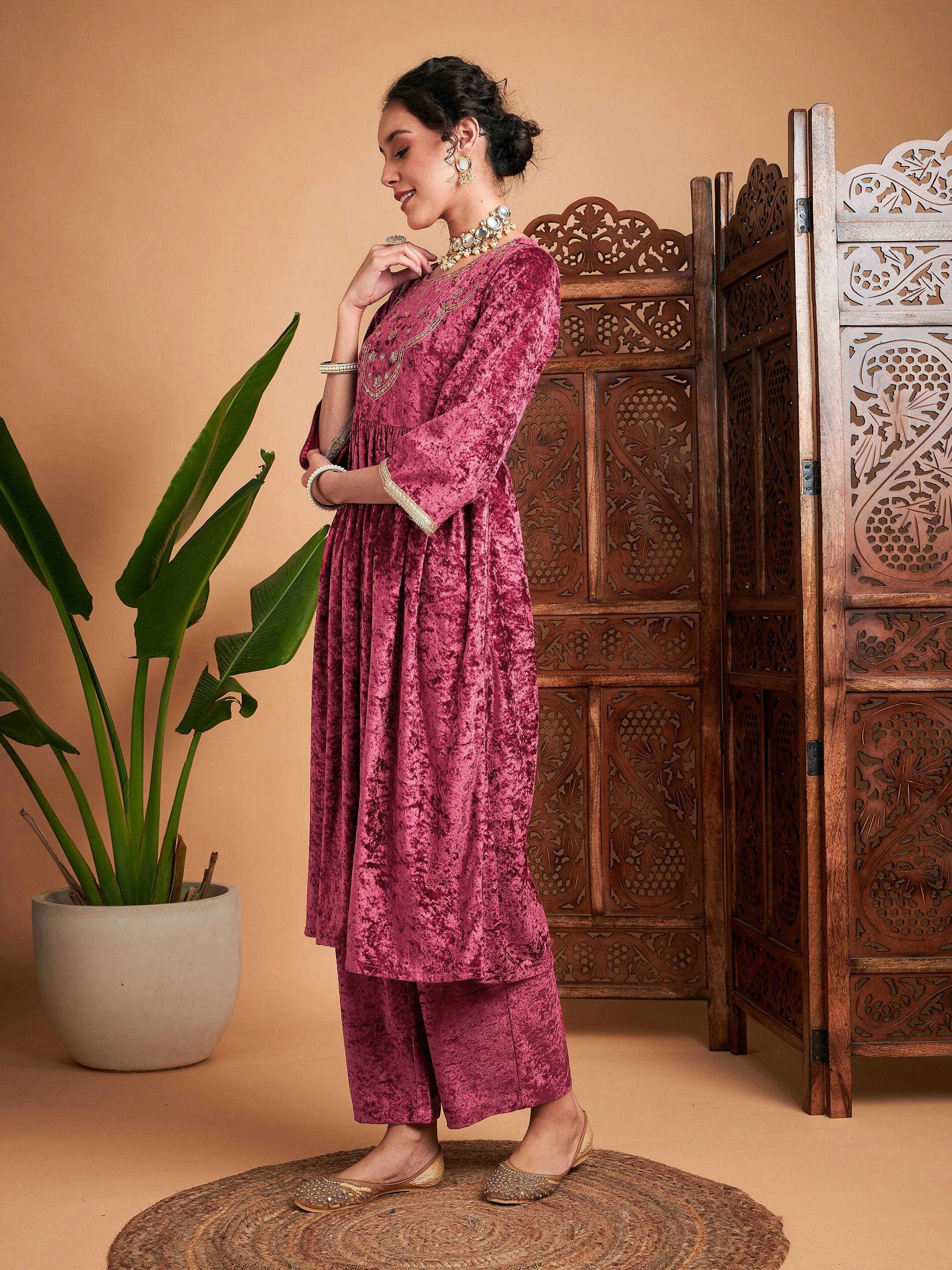 Women Pink Velvet Embroidered Gathered Kurta - Image 3