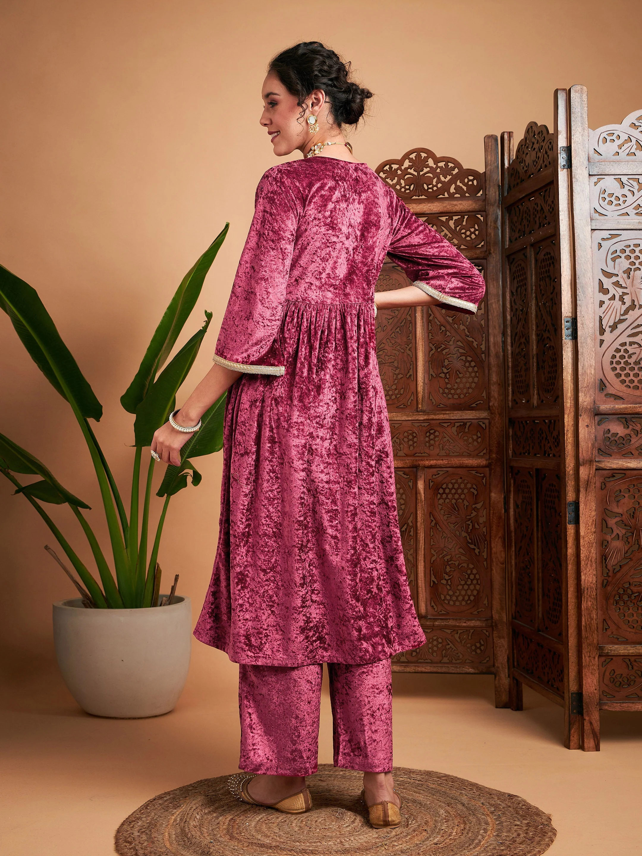 Women Pink Velvet Embroidered Gathered Kurta - Image 5
