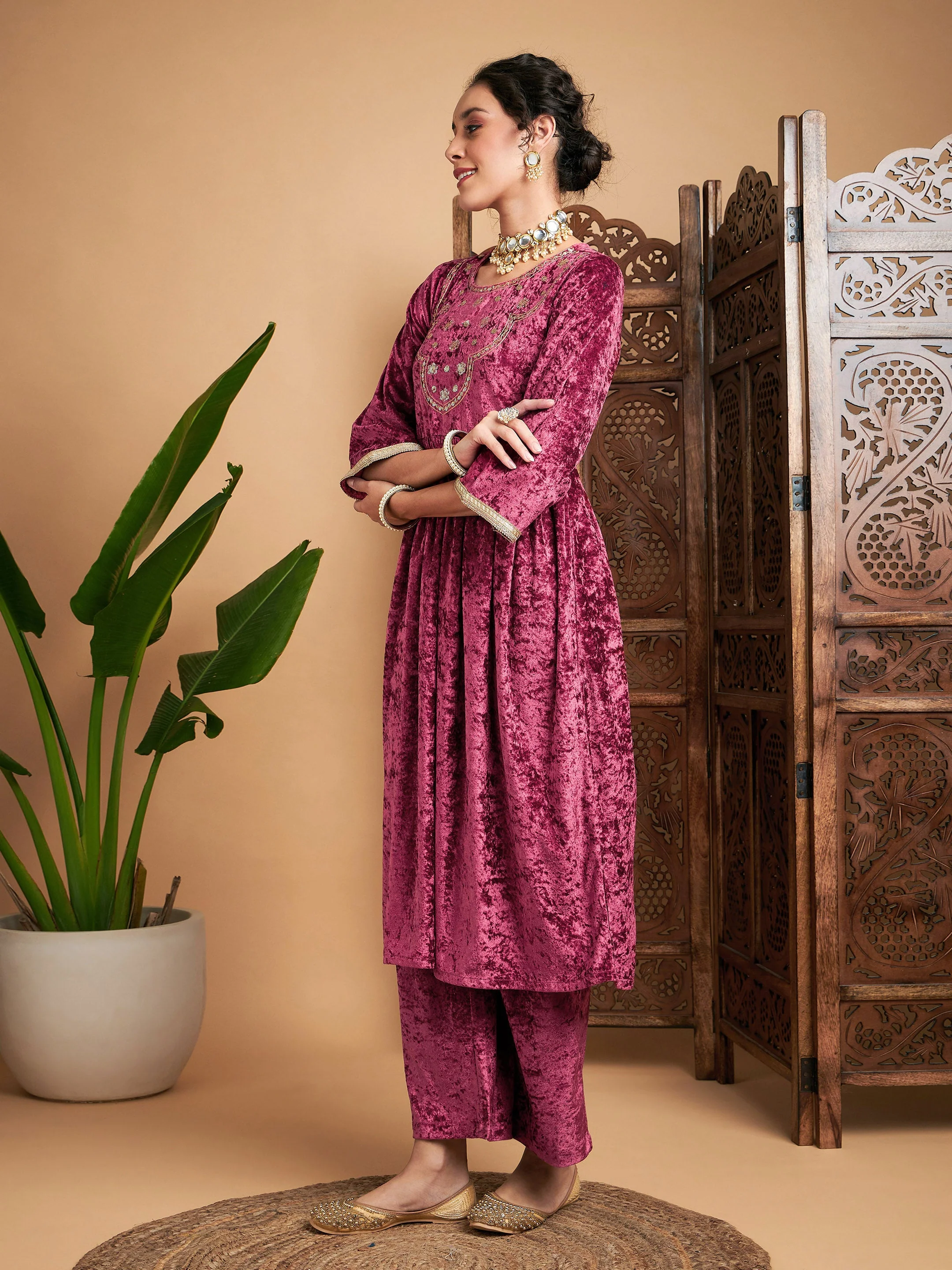 Women Pink Velvet Embroidered Gathered Kurta With Pants - Image 3