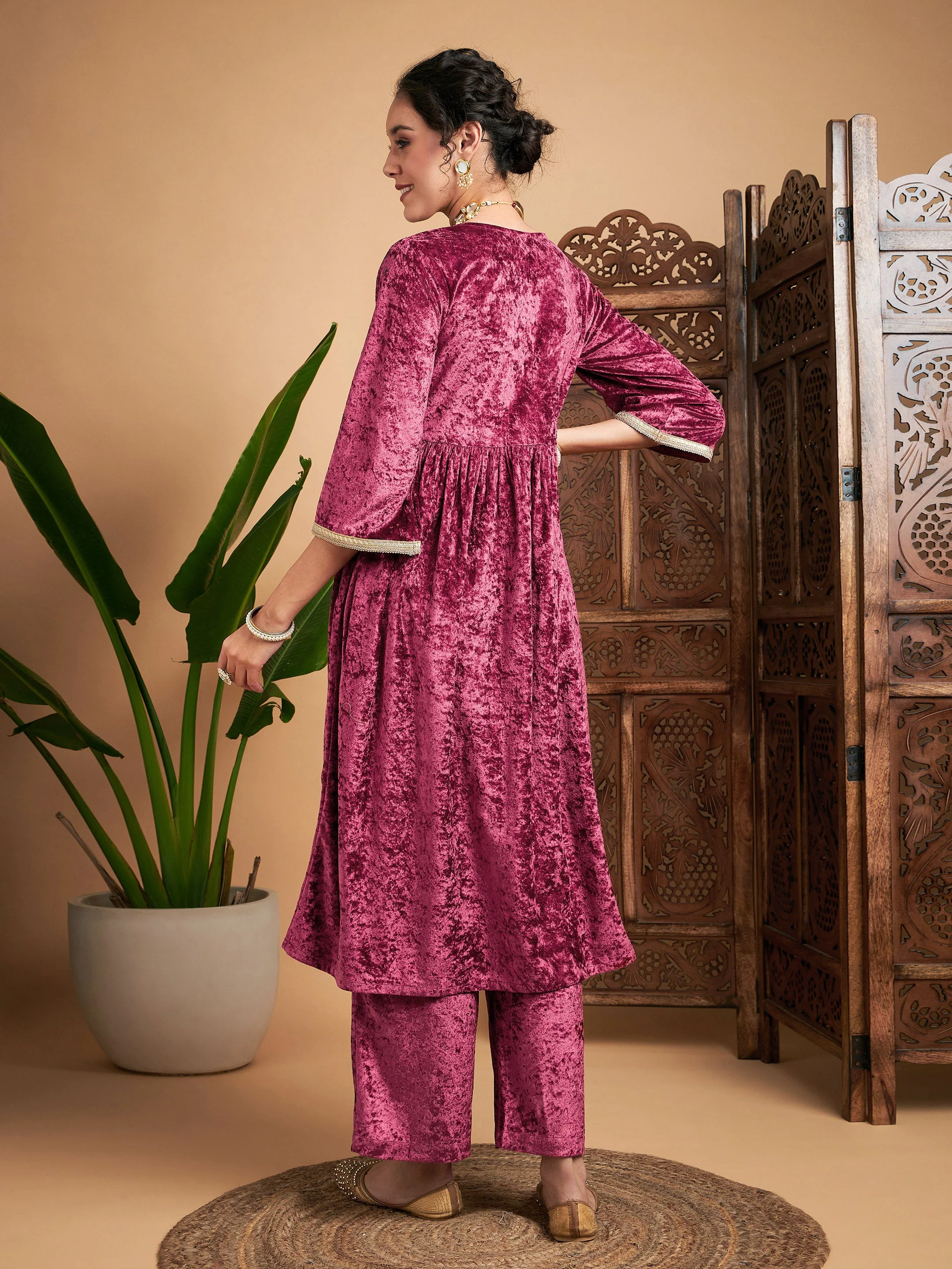 Women Pink Velvet Embroidered Gathered Kurta With Pants - Image 5