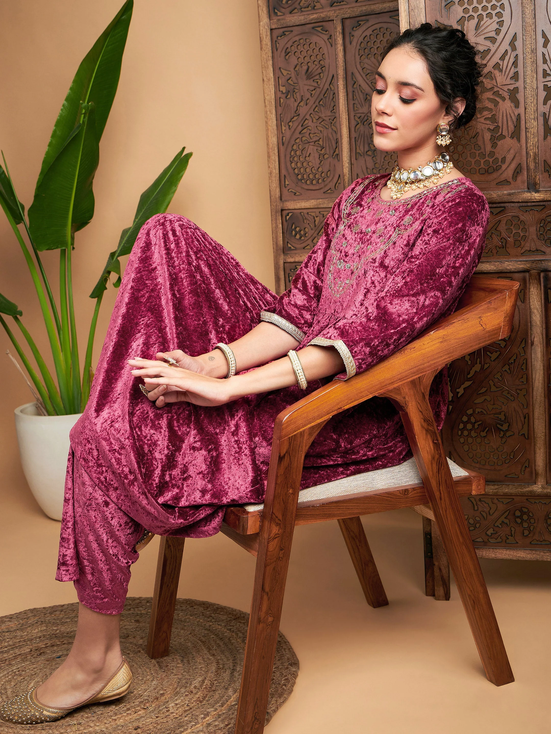 Women Pink Velvet Embroidered Gathered Kurta With Pants - Image 6