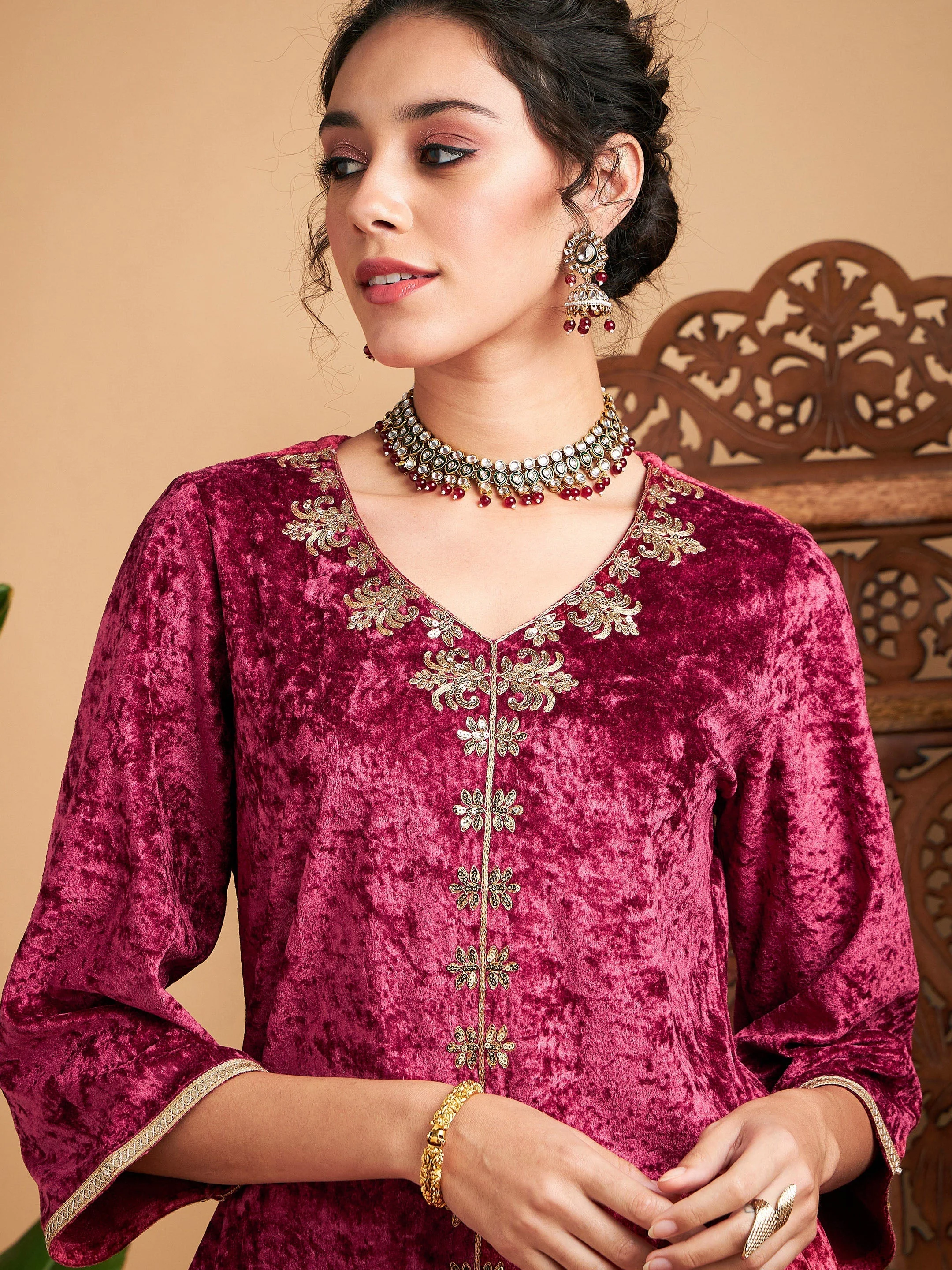 Women Pink Velvet Embroidered Short Kurta With Palazzos - Image 4