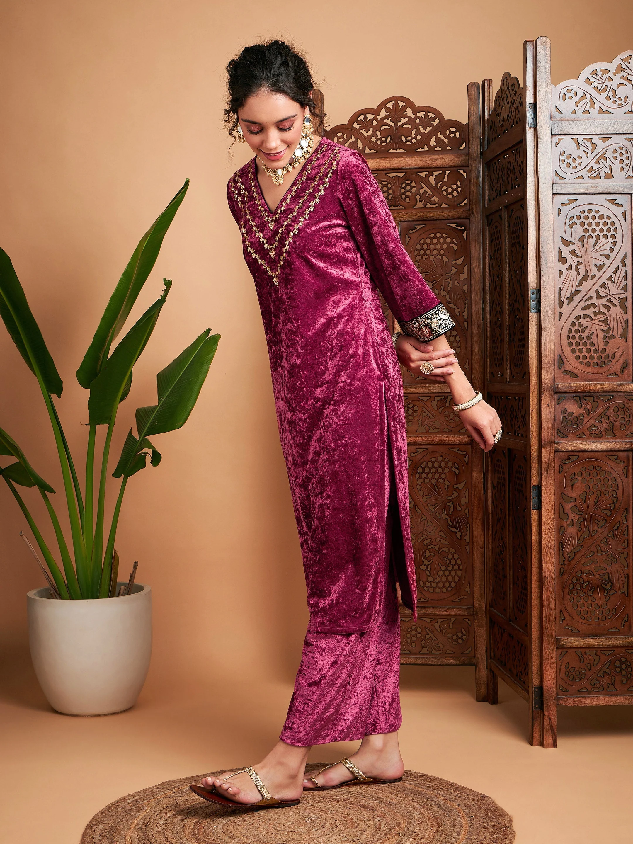 Women Pink Velvet Embroidered Yoke Straight Kurta - Image 3
