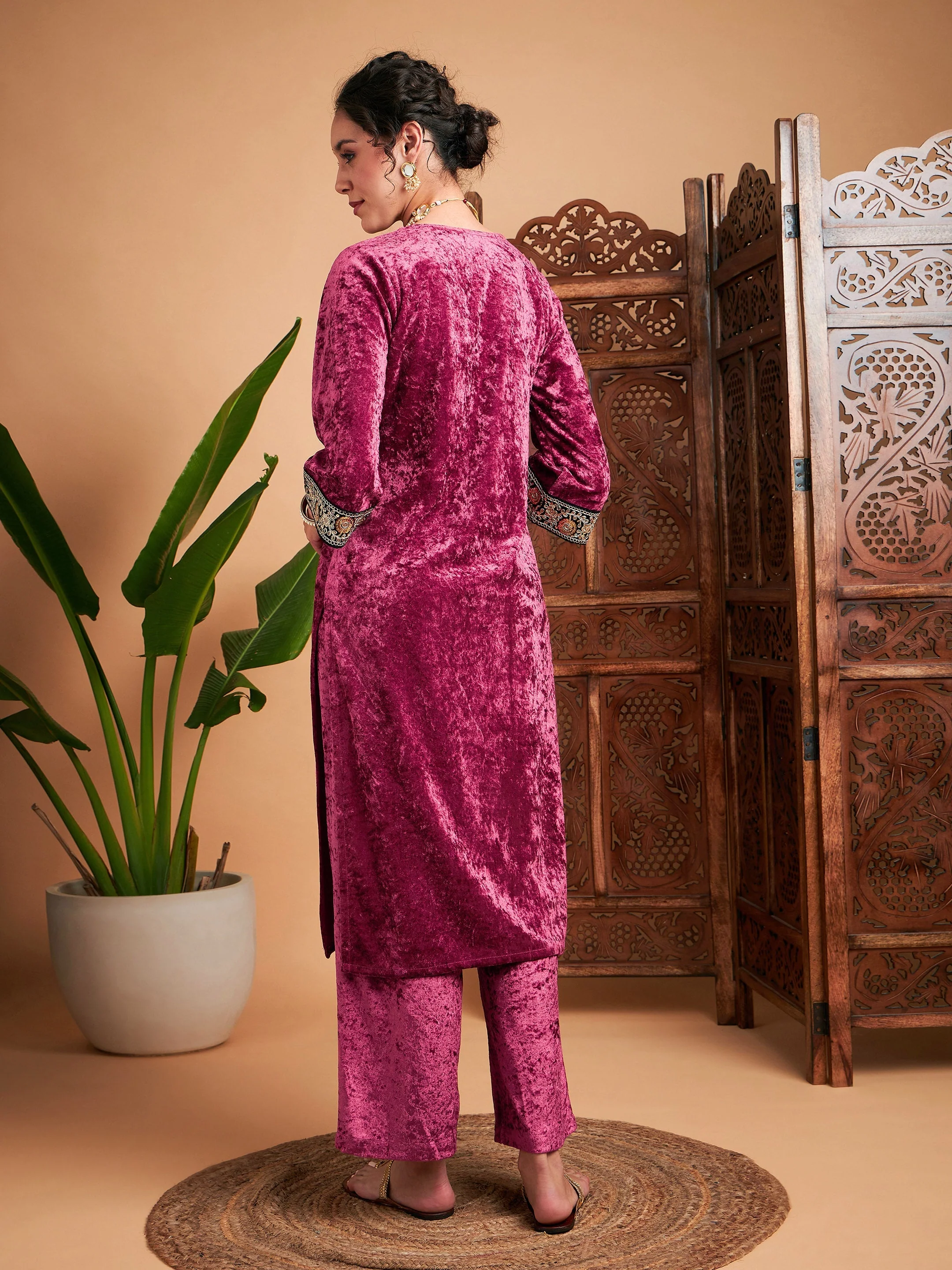 Women Pink Velvet Embroidered Yoke Straight Kurta - Image 5