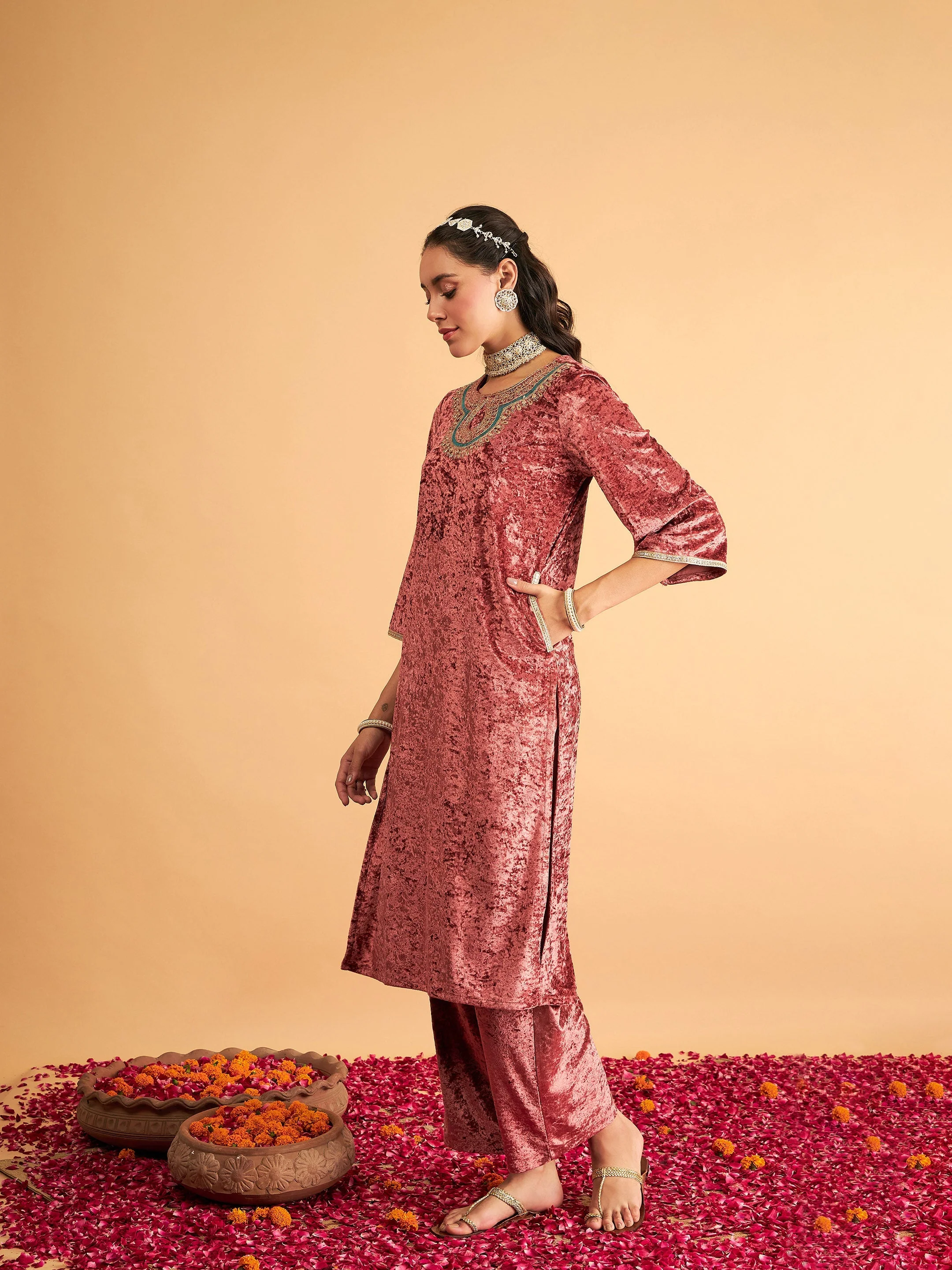 Women Pink Velvet Front Zari Embroidered Straight Kurta - Image 3