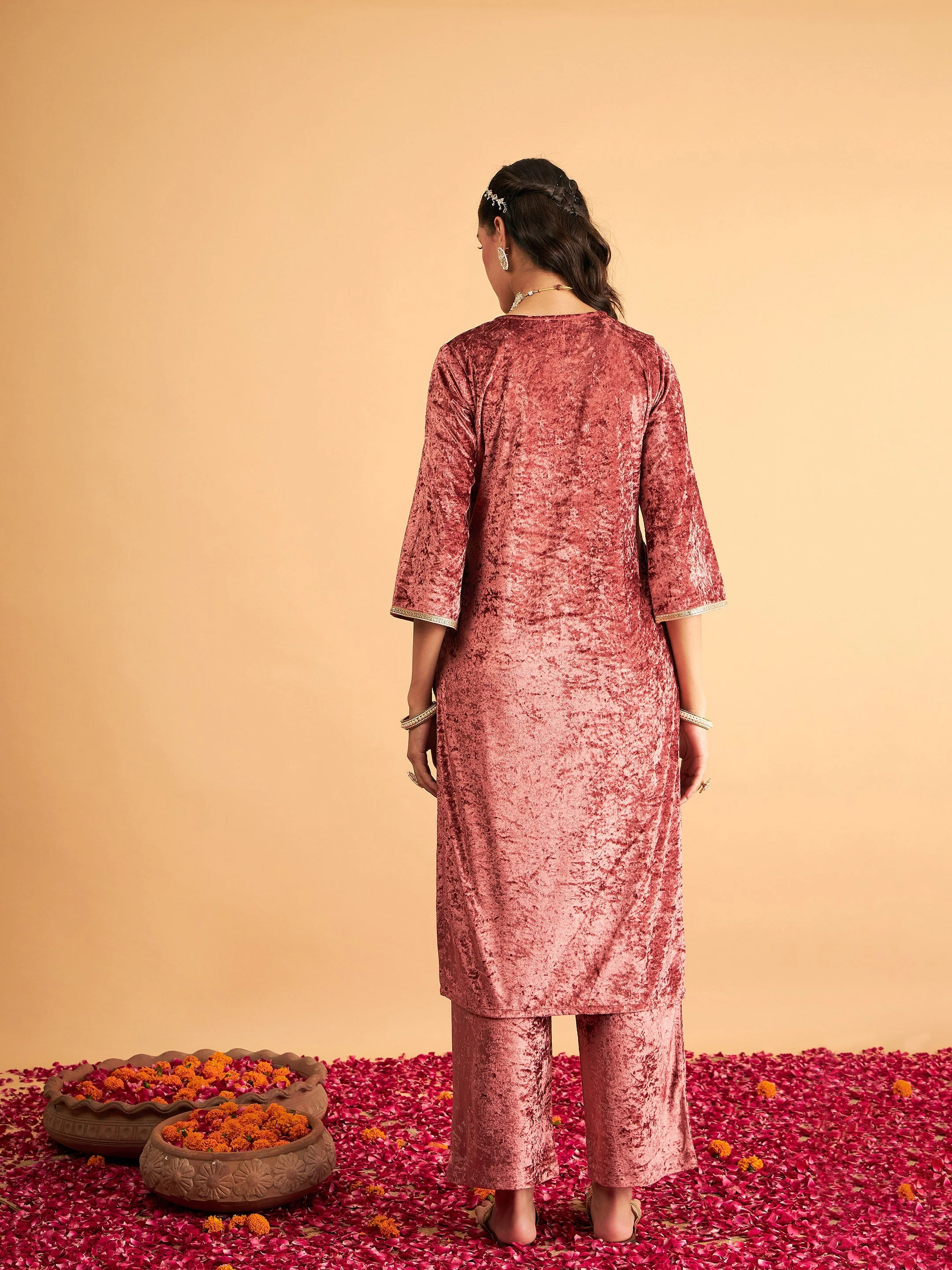 Women Pink Velvet Front Zari Embroidered Straight Kurta - Image 5