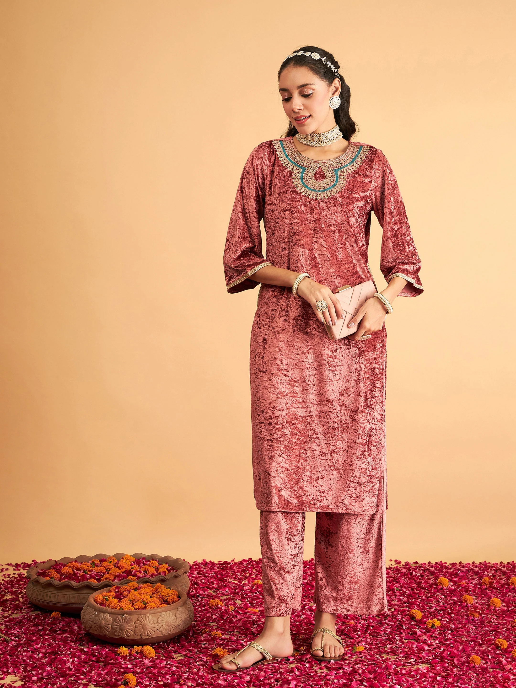 Women Pink Velvet Front Zari Embroidered Straight Kurta - Image 6