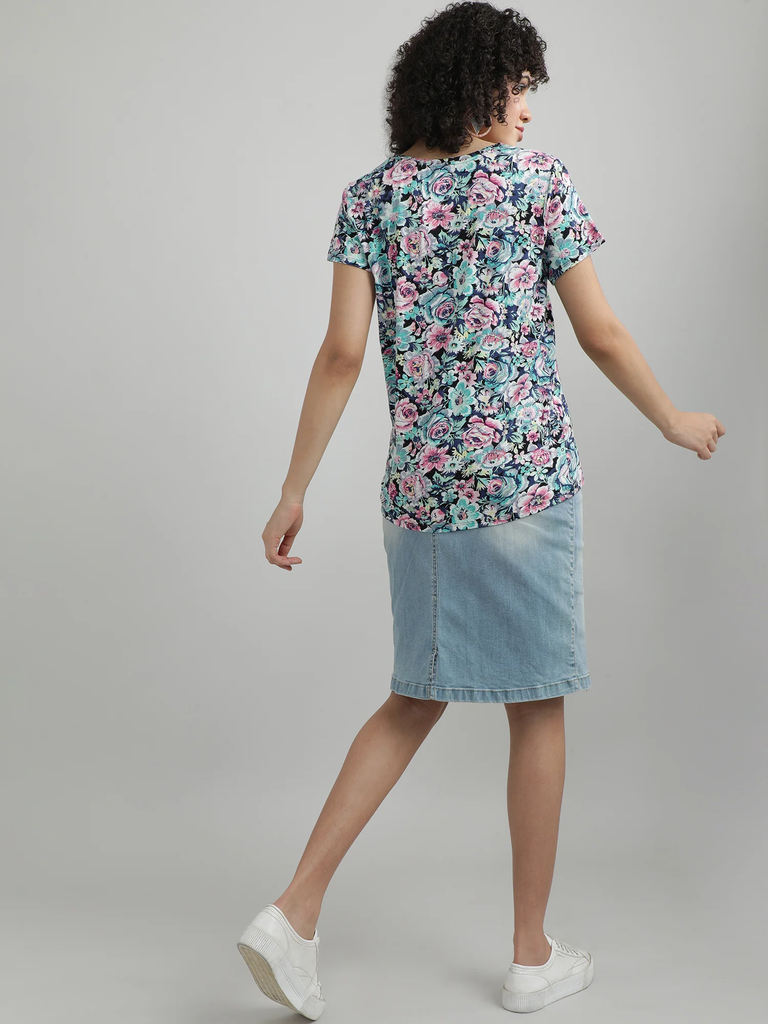 Women Printed  Short Sleeves T shirt - Image 6