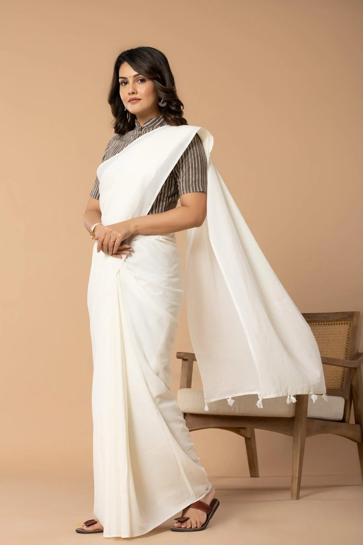 Women Pure Cotton Solid Saree - Image 3